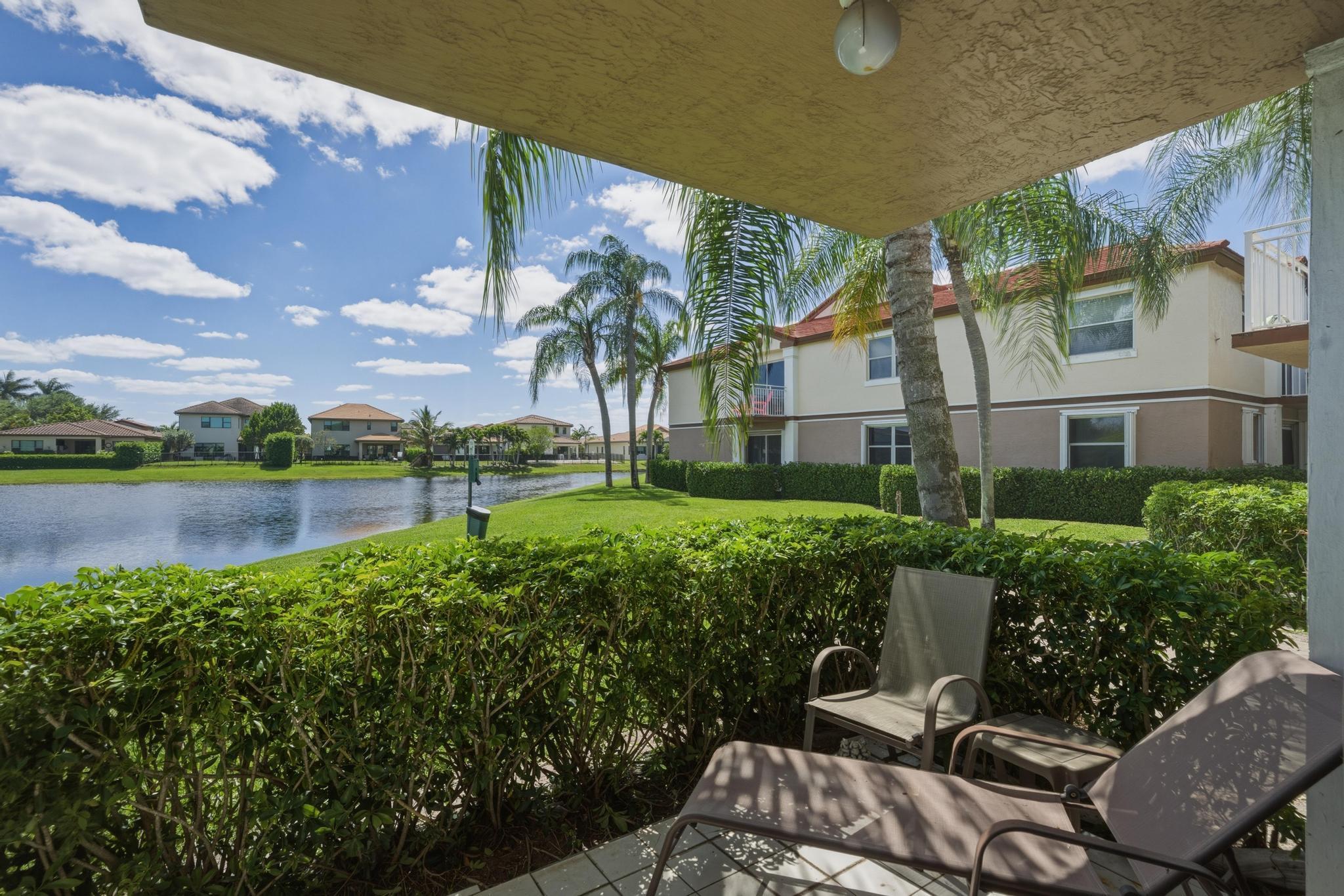 CLUB QUARTERS AT RAINTREE - Residential