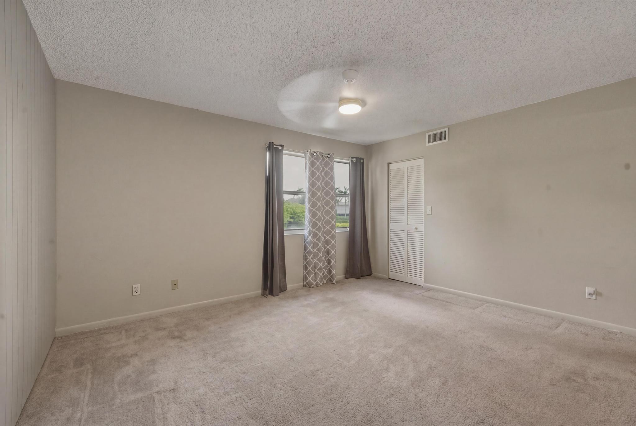 CLUB QUARTERS AT RAINTREE - Residential