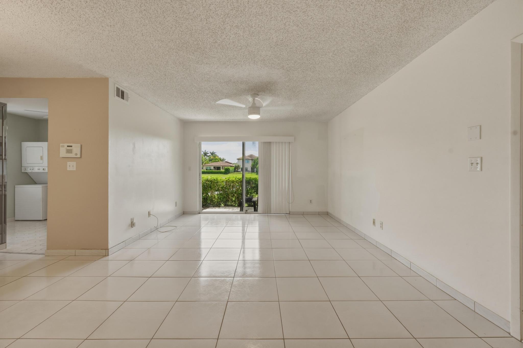 CLUB QUARTERS AT RAINTREE - Residential