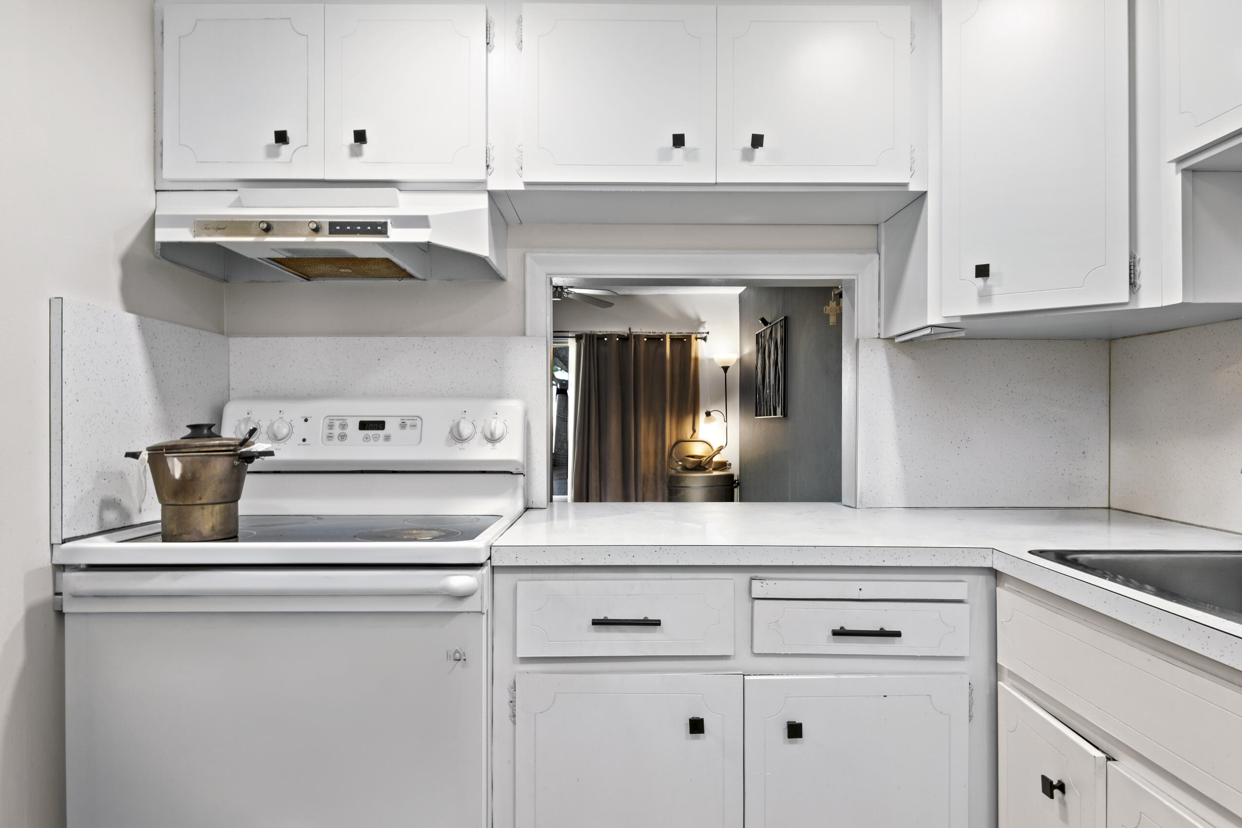REGIS HOUSE CONDO - Residential Lease