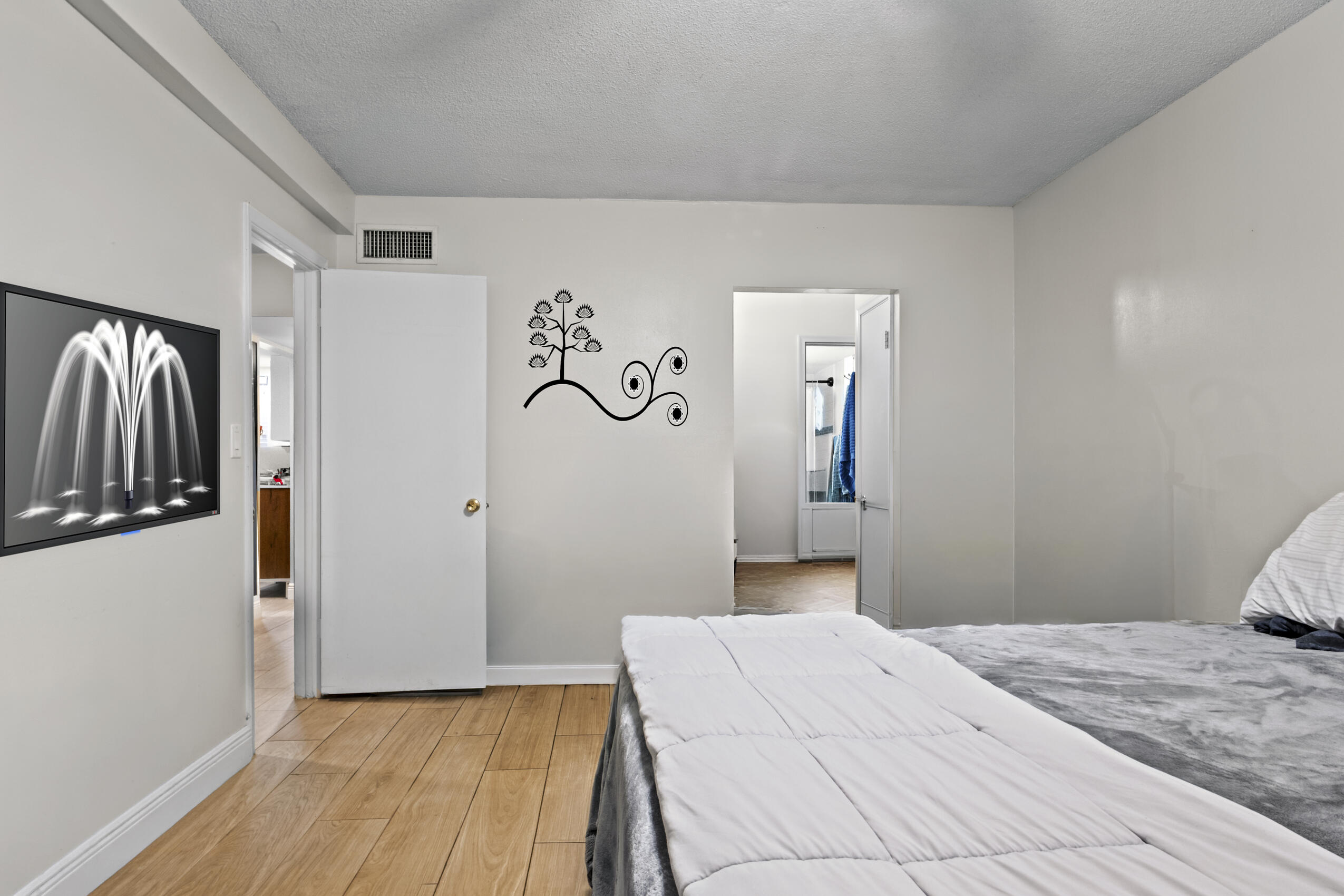 REGIS HOUSE CONDO - Residential Lease