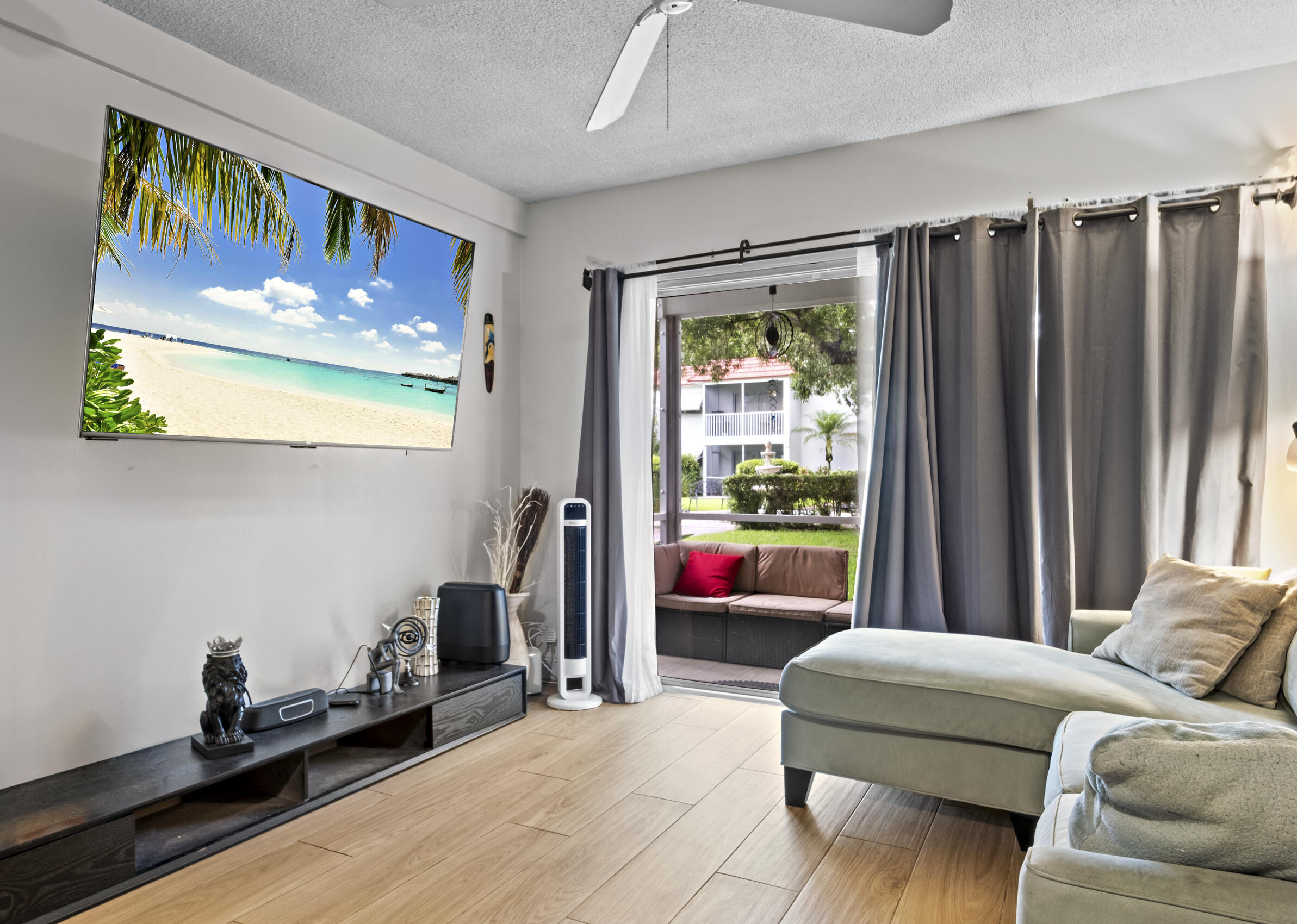 REGIS HOUSE CONDO - Residential Lease