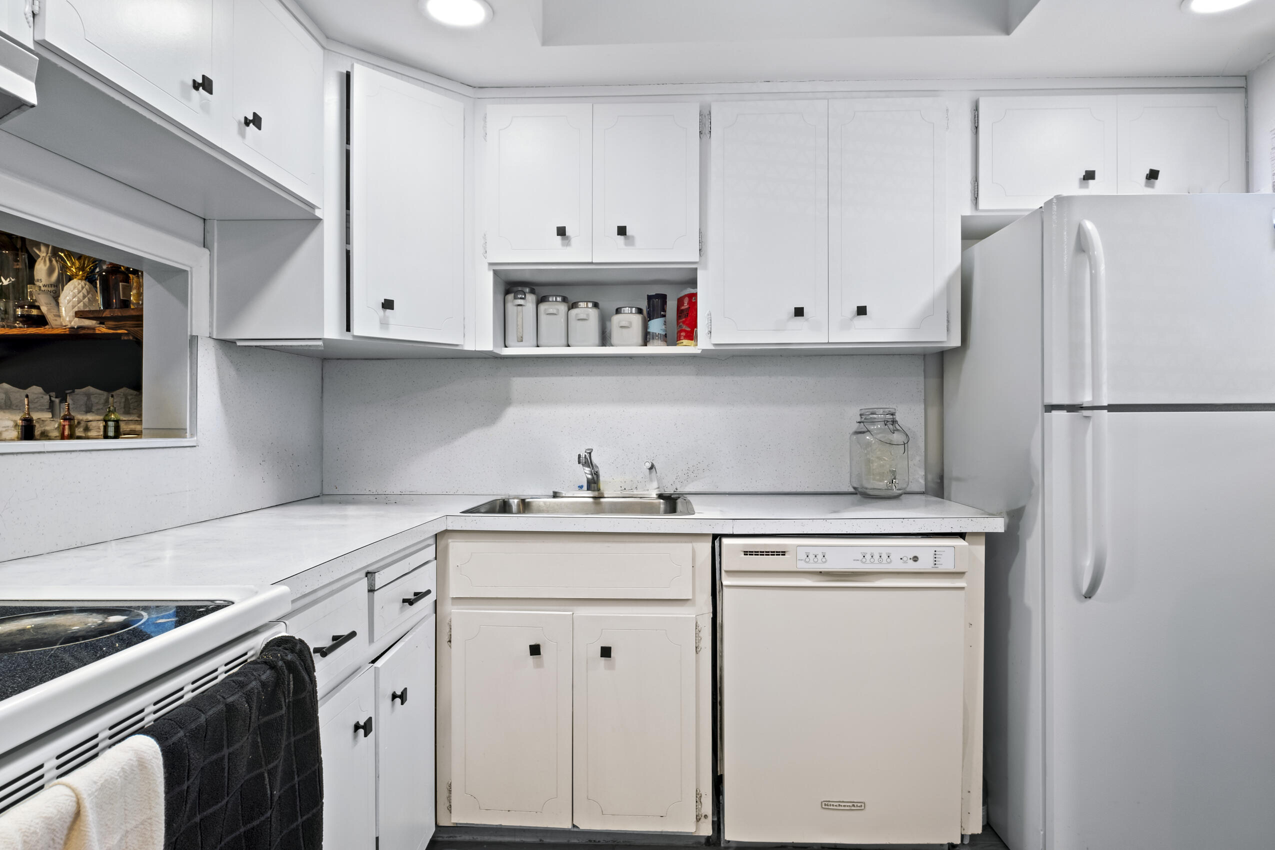 REGIS HOUSE CONDO - Residential Lease