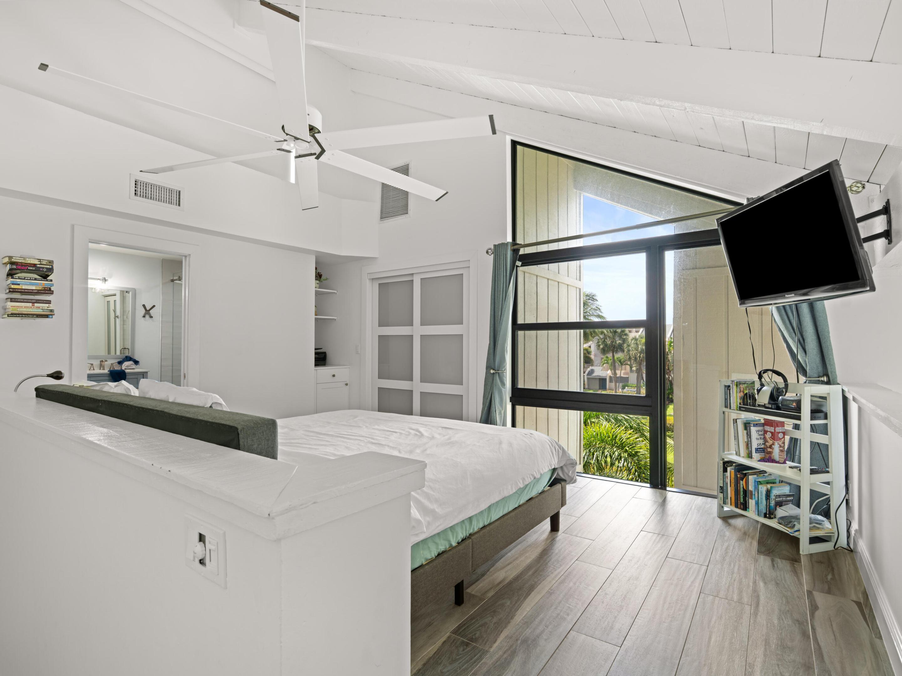SEA LOFTERS CONDO - Residential