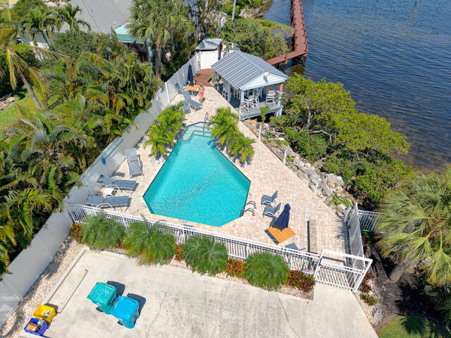 MARINERS WAY - Residential