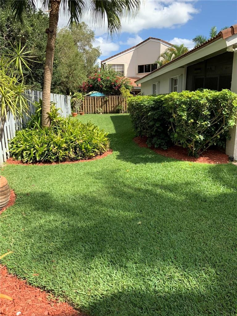 COUNTRY ISLES GARDEN HOME - Residential