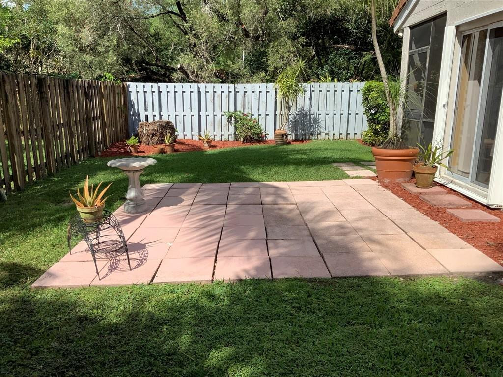 COUNTRY ISLES GARDEN HOME - Residential