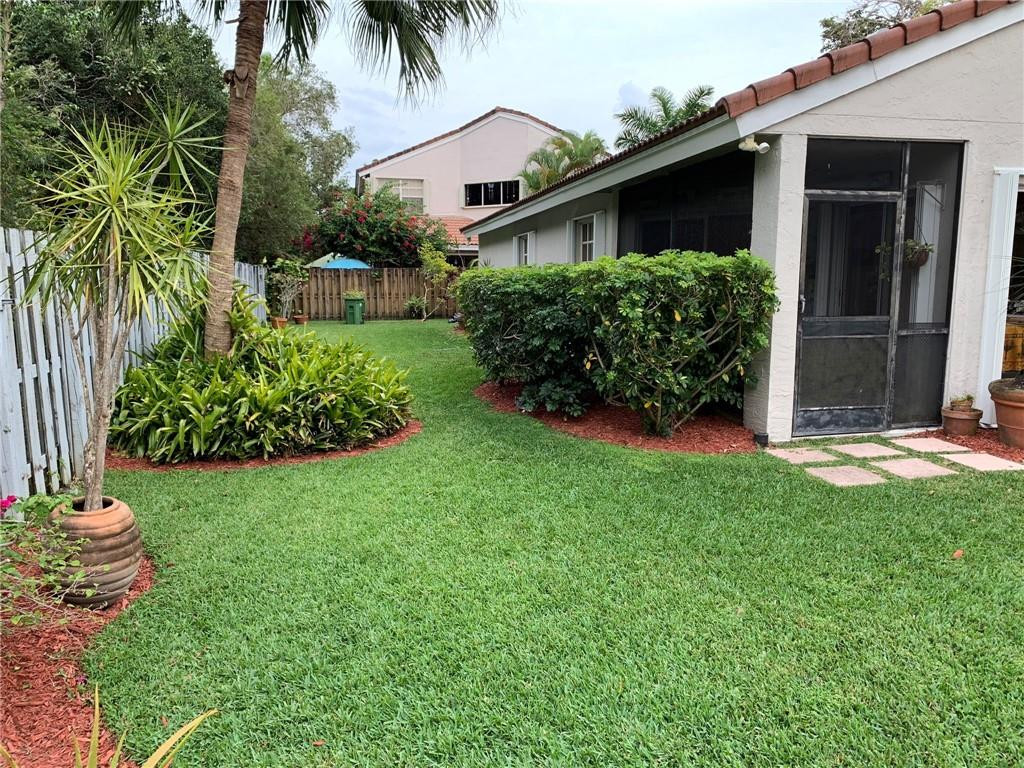 COUNTRY ISLES GARDEN HOME - Residential
