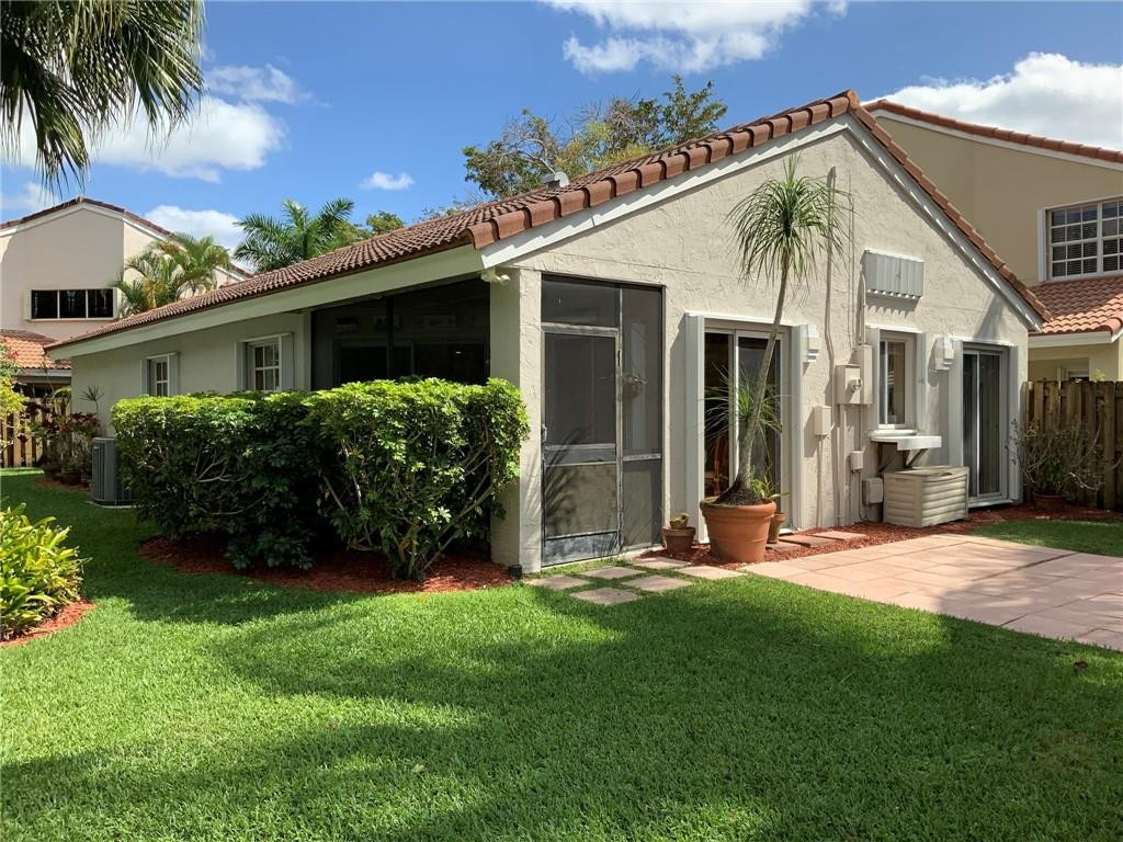 COUNTRY ISLES GARDEN HOME - Residential