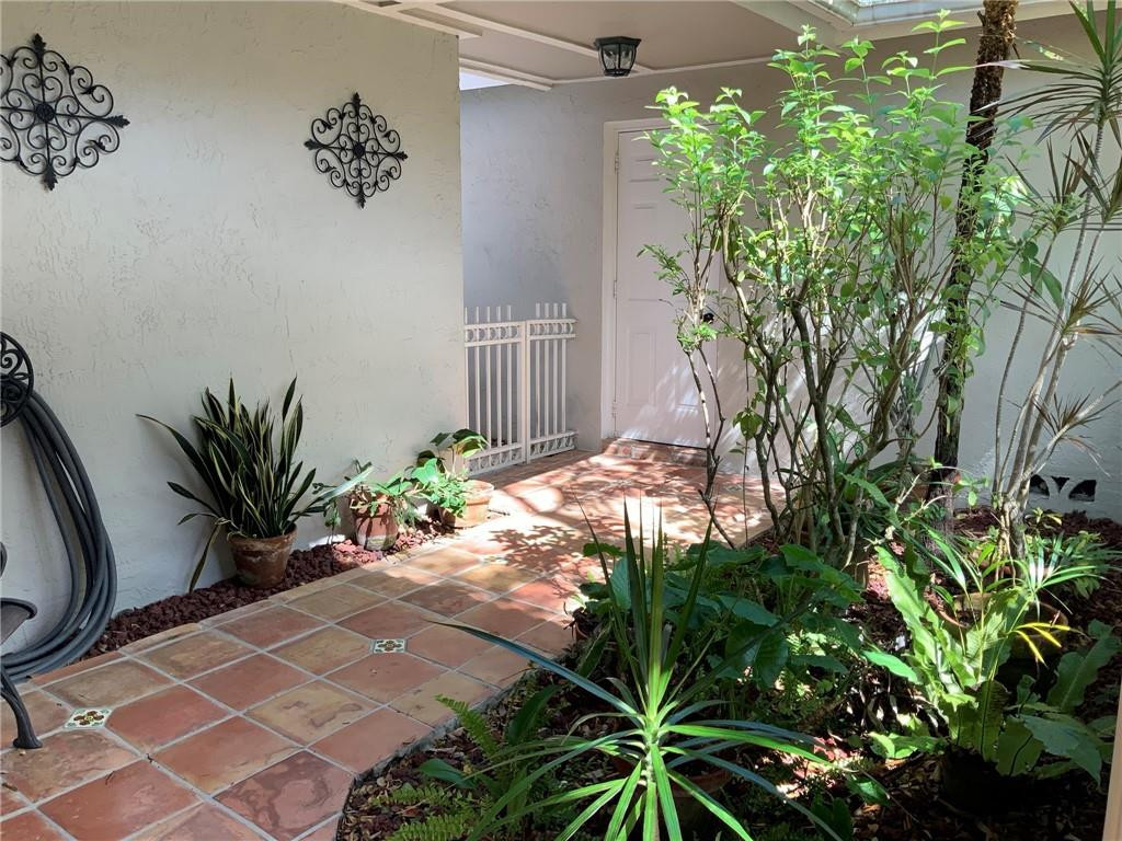 COUNTRY ISLES GARDEN HOME - Residential