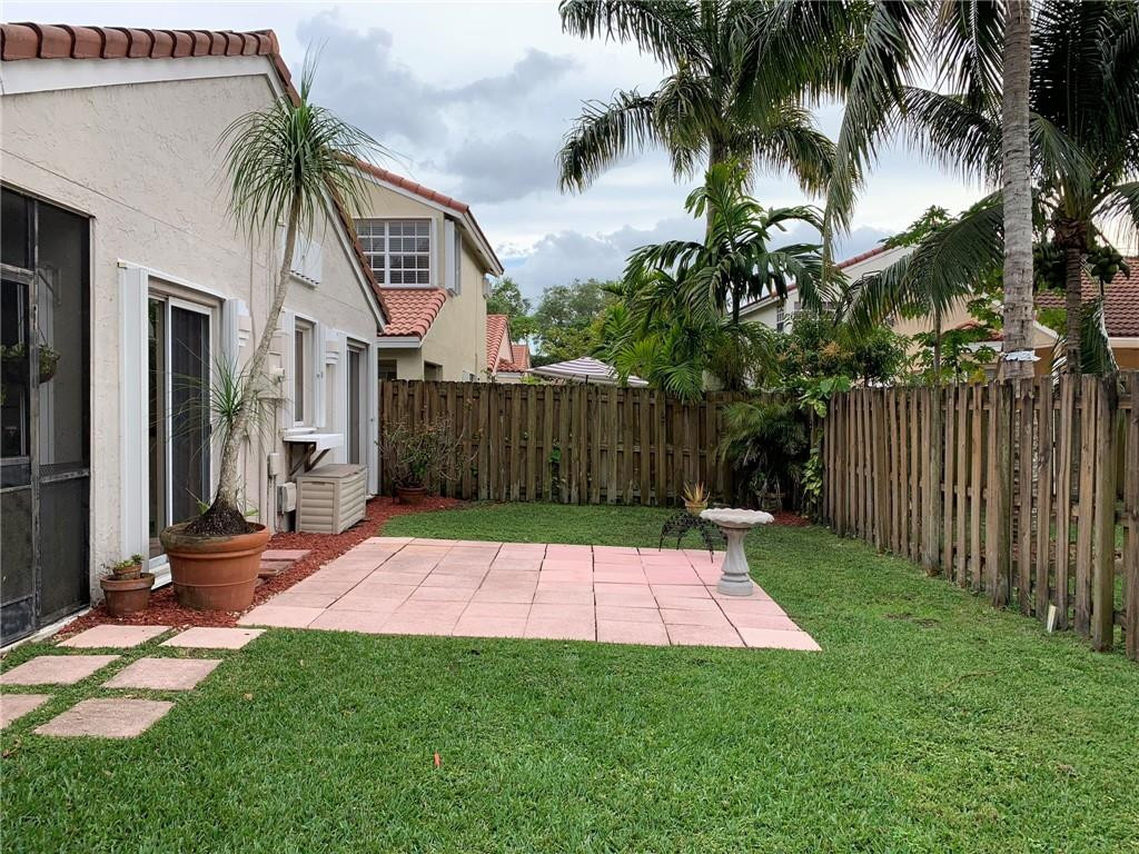 COUNTRY ISLES GARDEN HOME - Residential