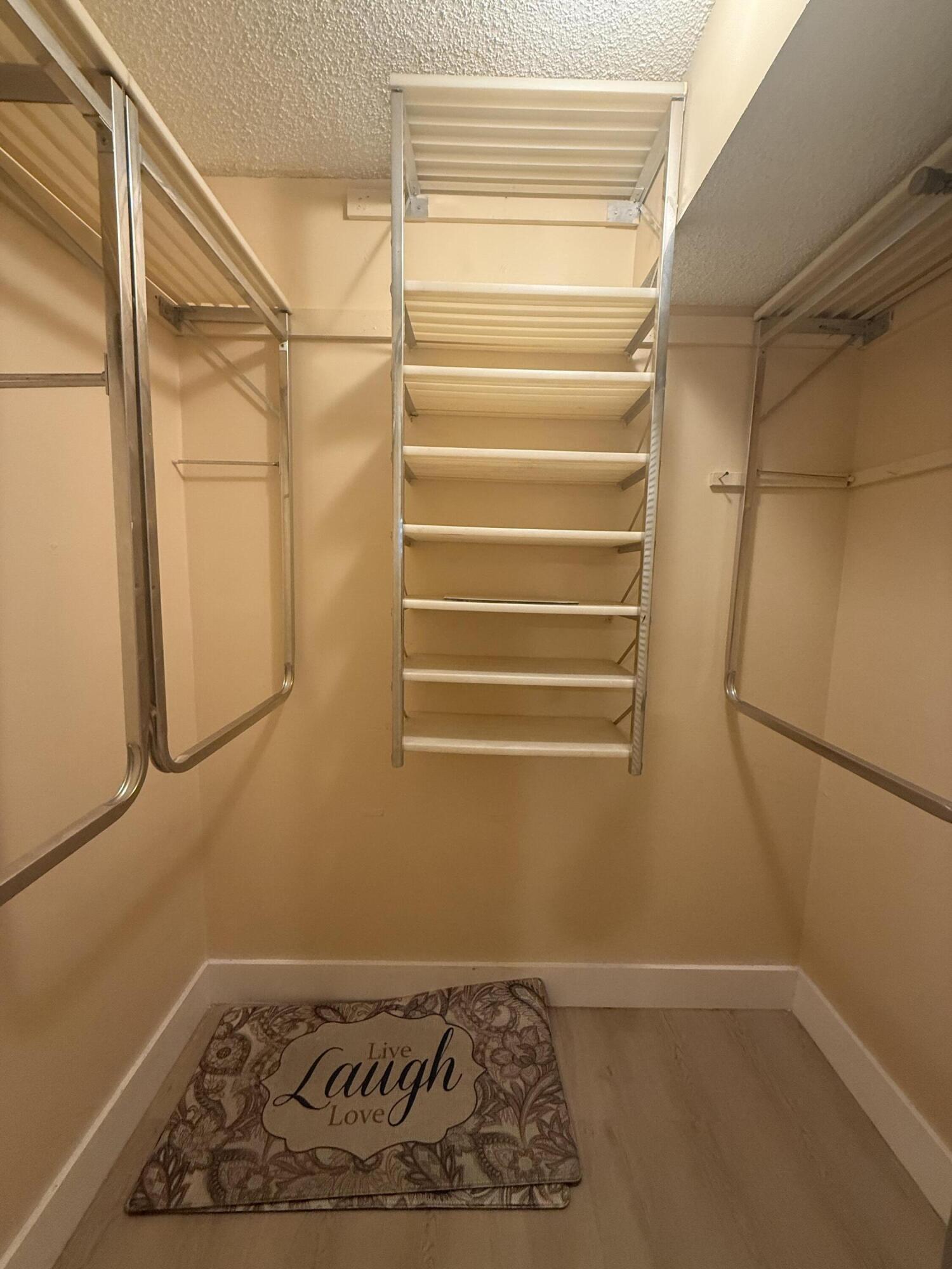 HOLLYBROOK GOLF AND - Residential