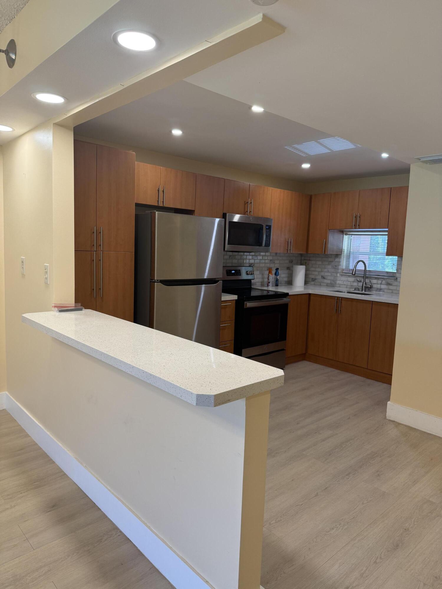 HOLLYBROOK GOLF AND - Residential