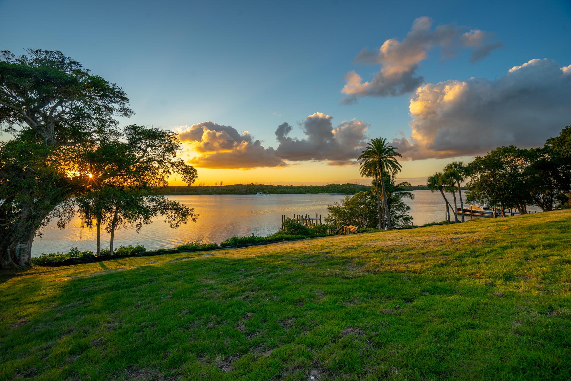 JUPITER ISLAND - Land