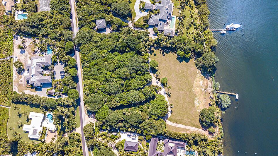 JUPITER ISLAND - Land