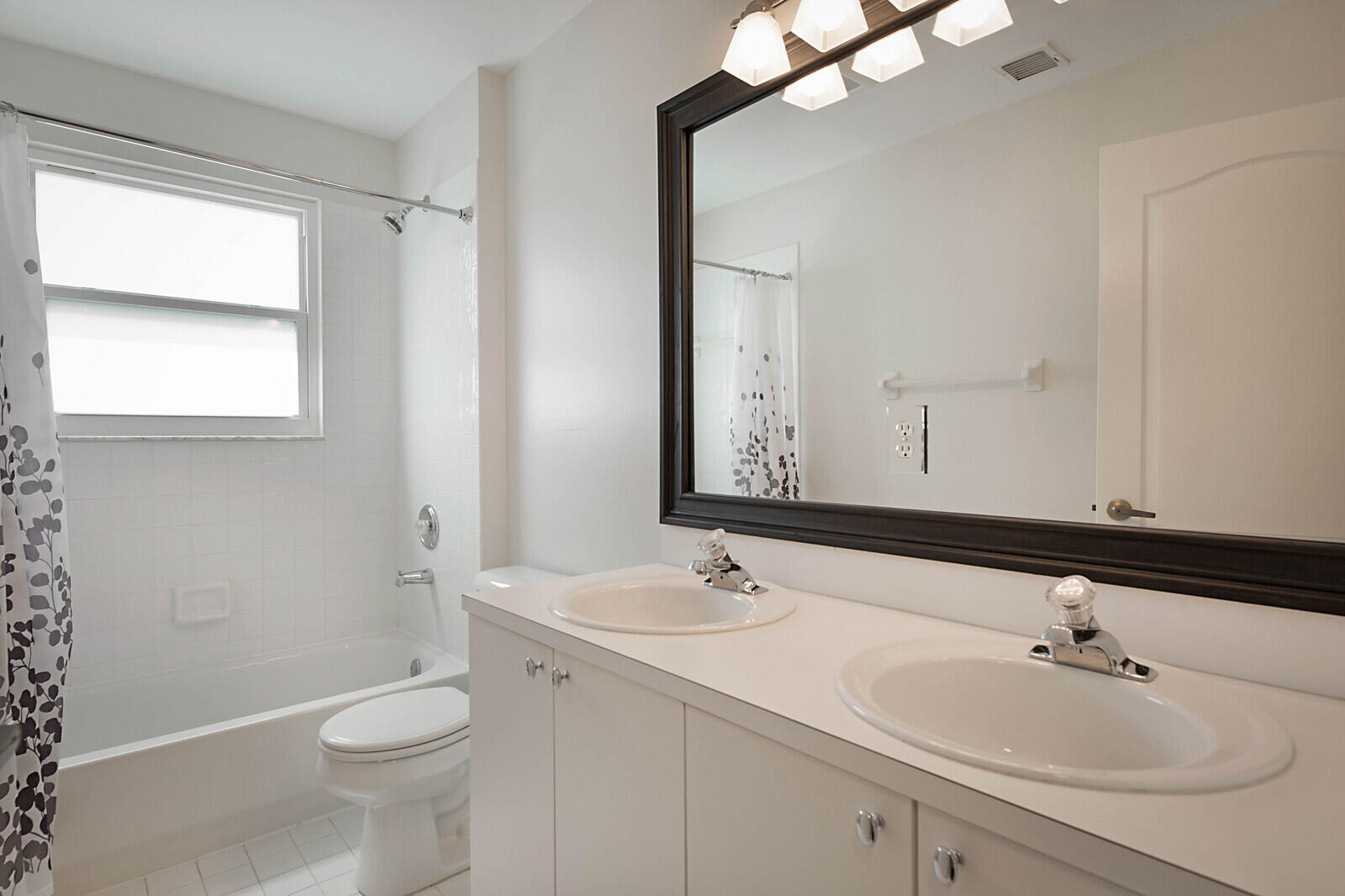 SYMPHONY BAY - Residential Lease