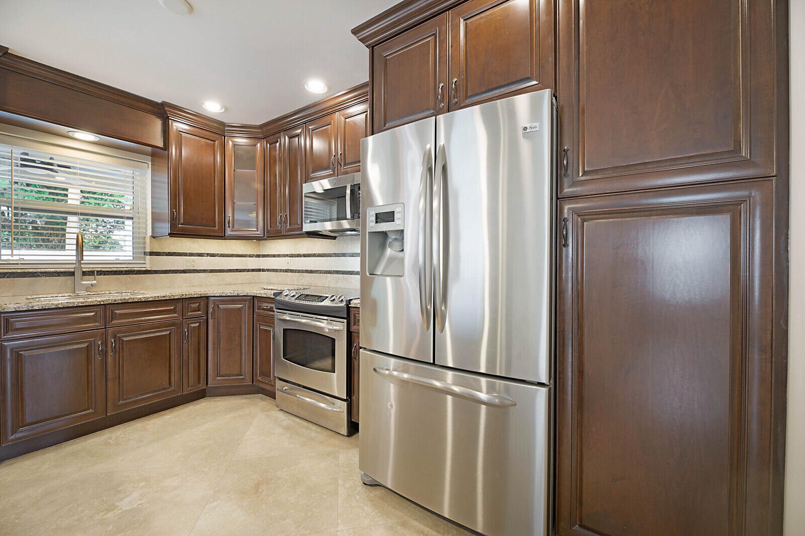 SYMPHONY BAY - Residential Lease