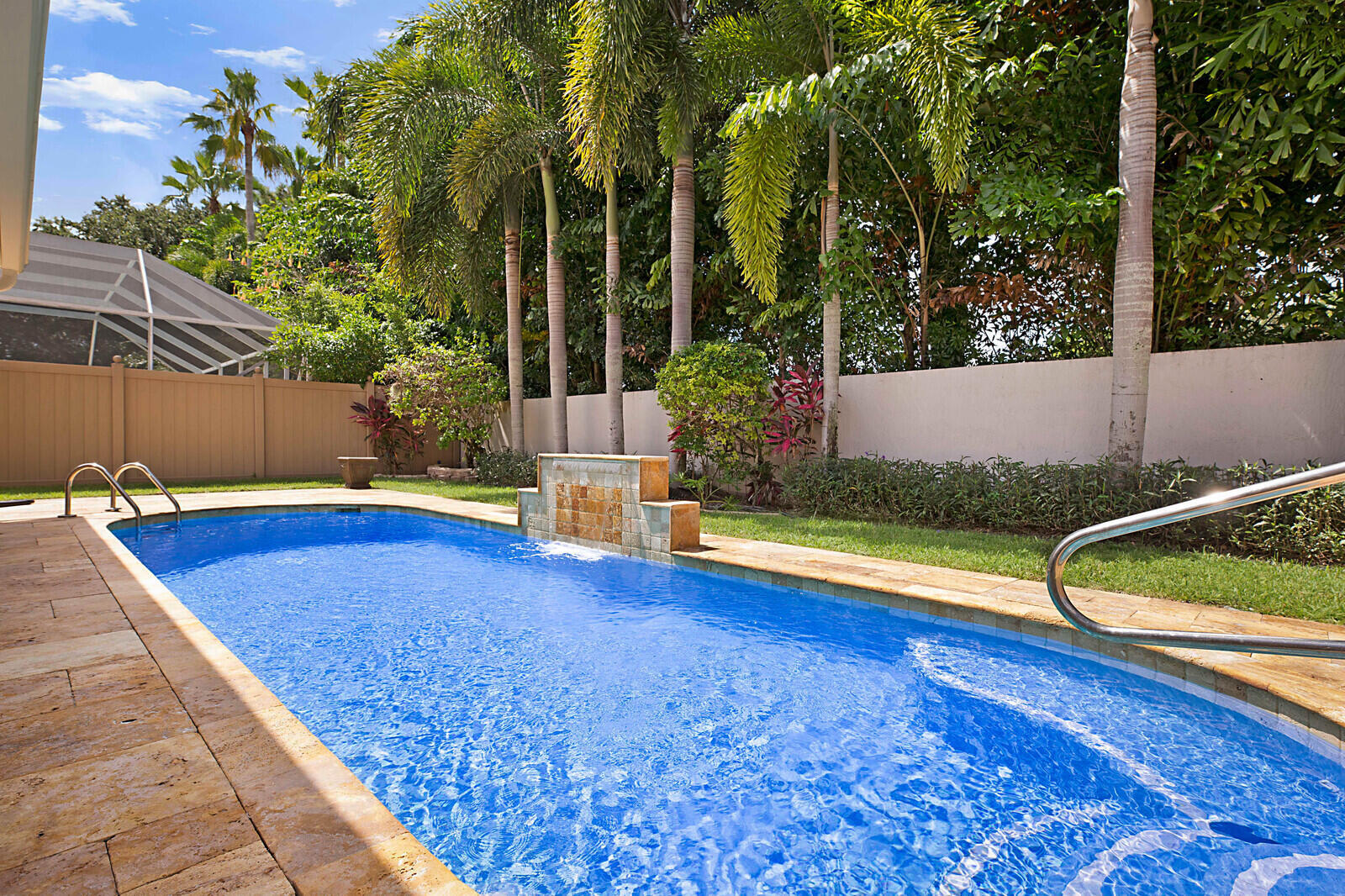 SYMPHONY BAY - Residential Lease