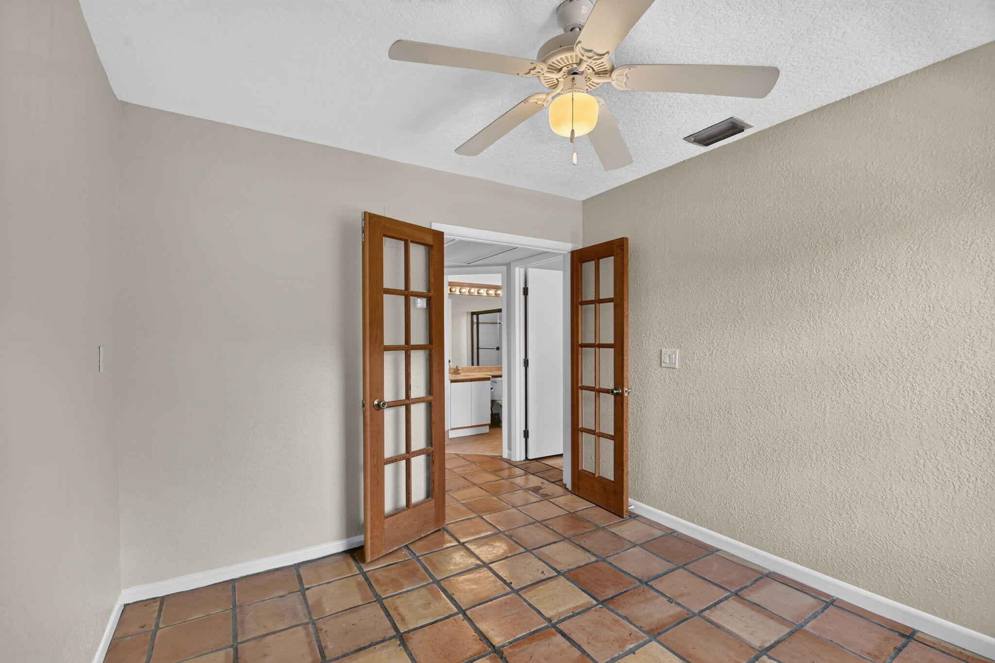 ALEXANDRA VILLAGE CONDO - Residential Lease