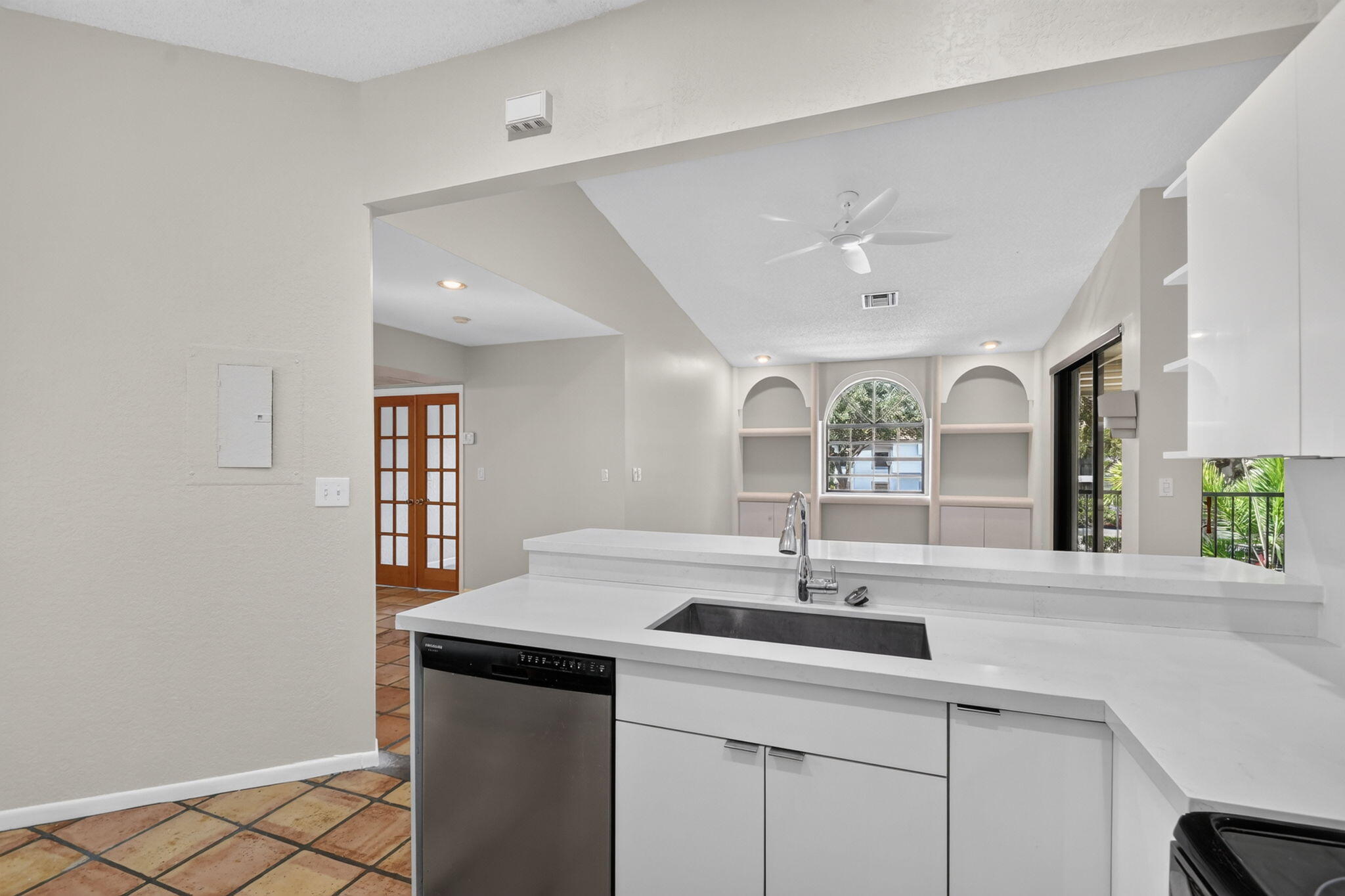 ALEXANDRA VILLAGE CONDO - Residential Lease