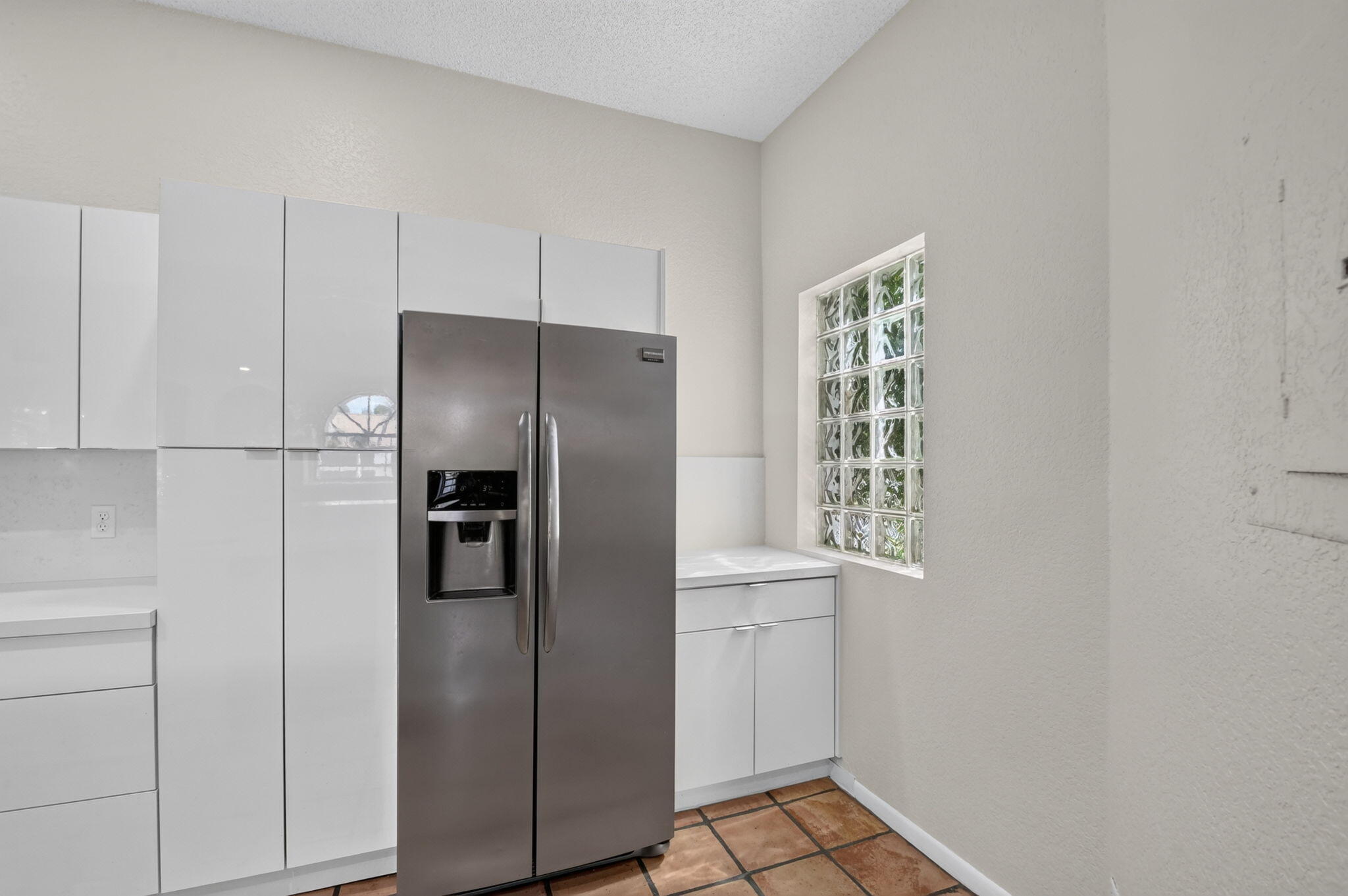 ALEXANDRA VILLAGE CONDO - Residential Lease
