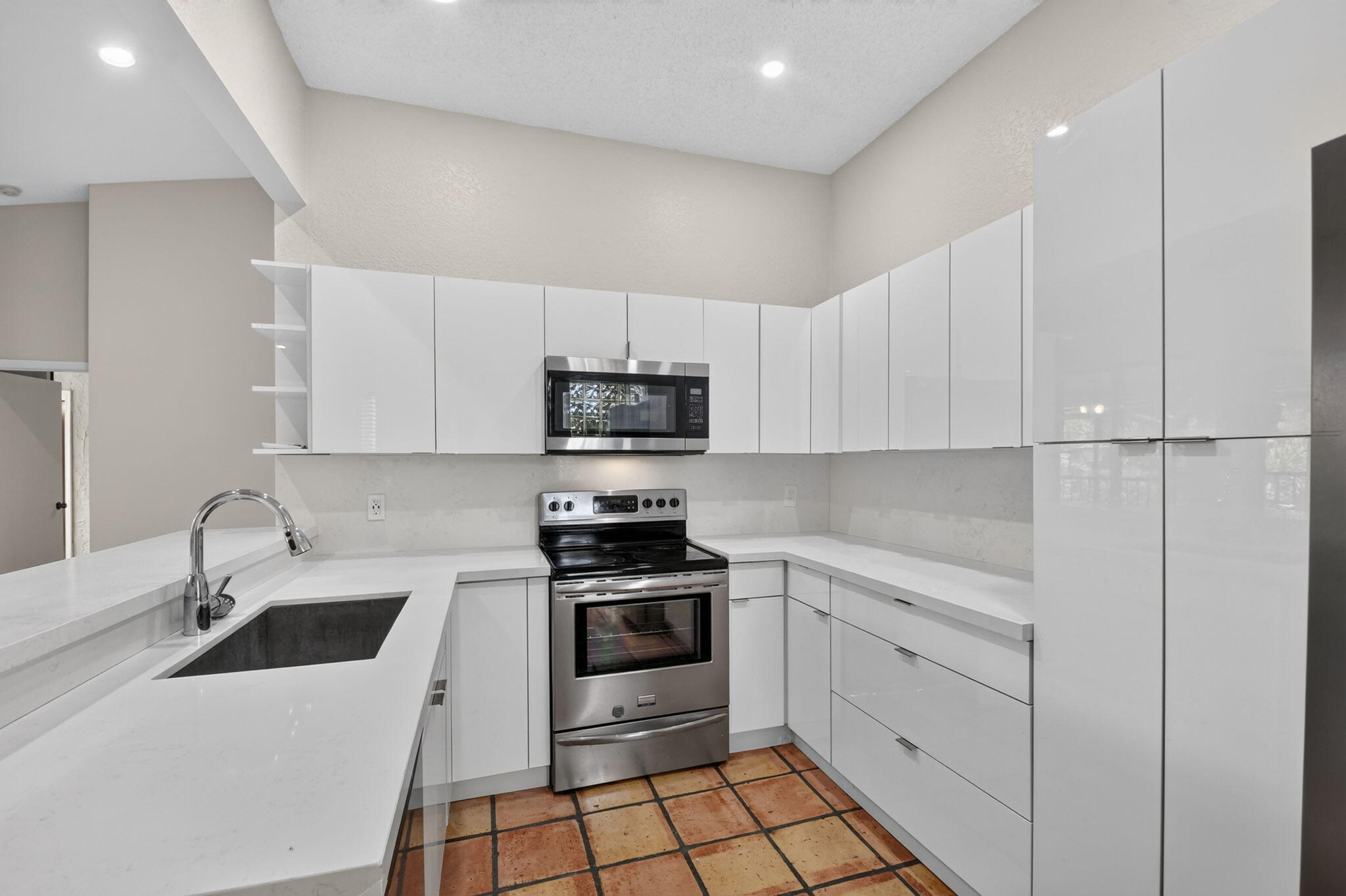 ALEXANDRA VILLAGE CONDO - Residential Lease