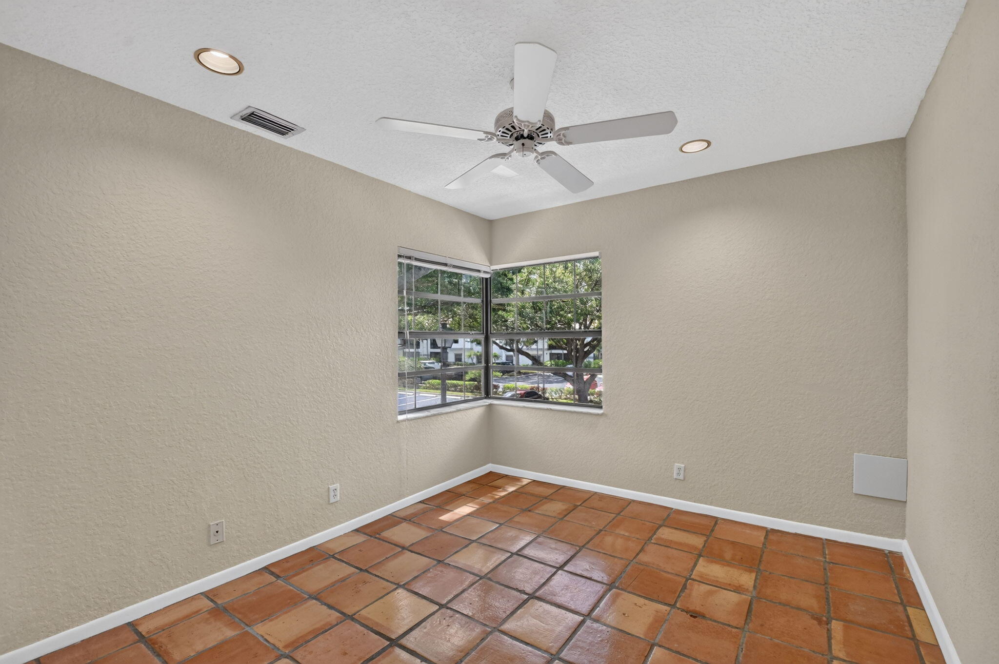 ALEXANDRA VILLAGE CONDO - Residential Lease