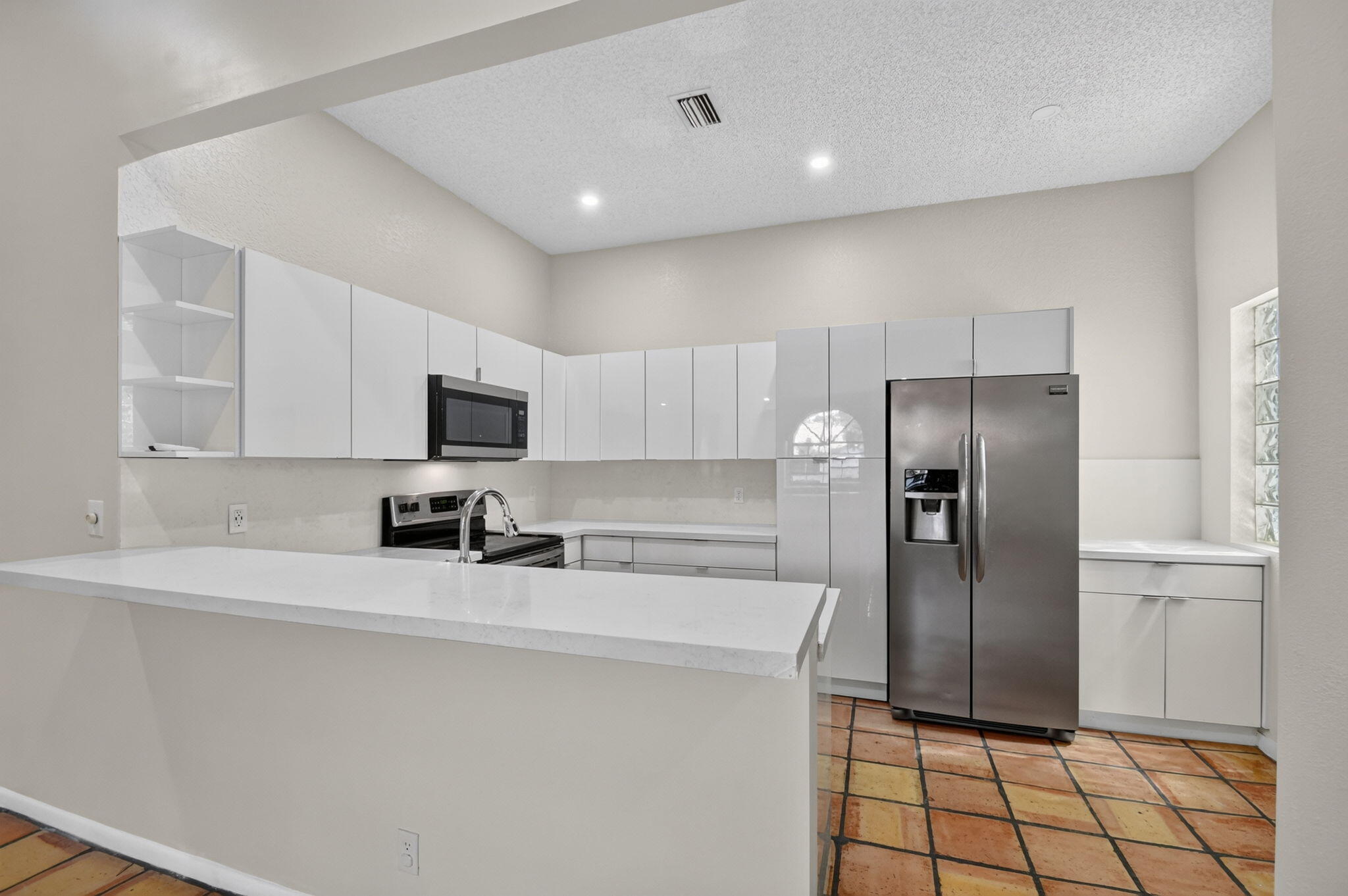 ALEXANDRA VILLAGE CONDO - Residential Lease