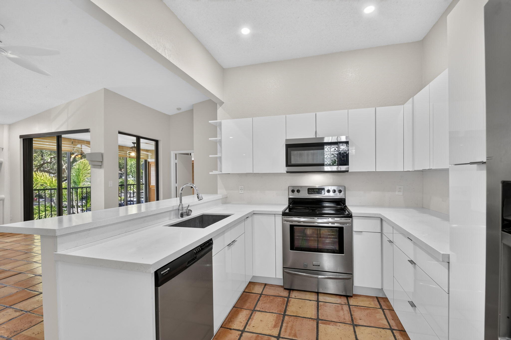 ALEXANDRA VILLAGE CONDO - Residential Lease
