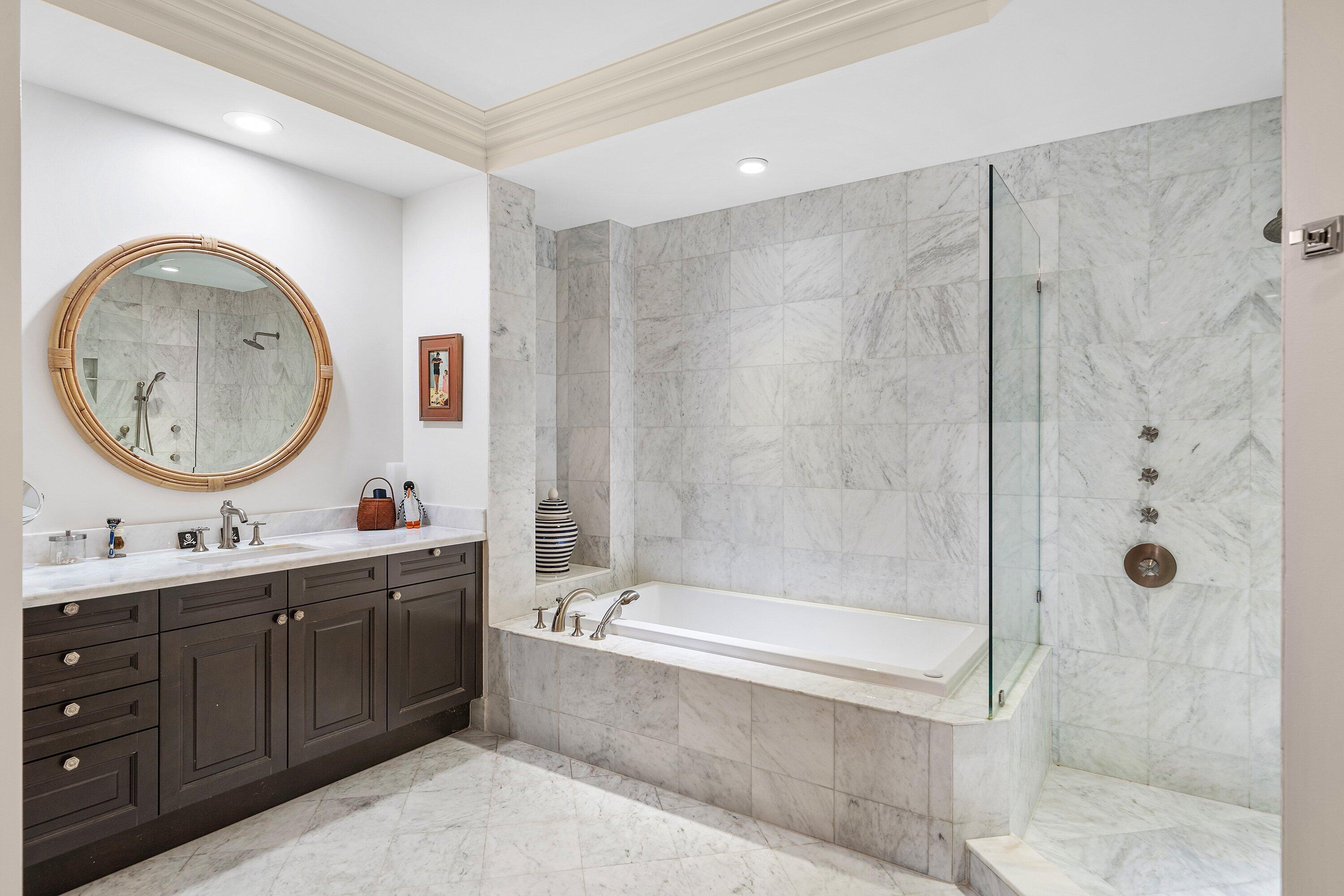 SEAGATE RESIDENCES CONDO - Residential