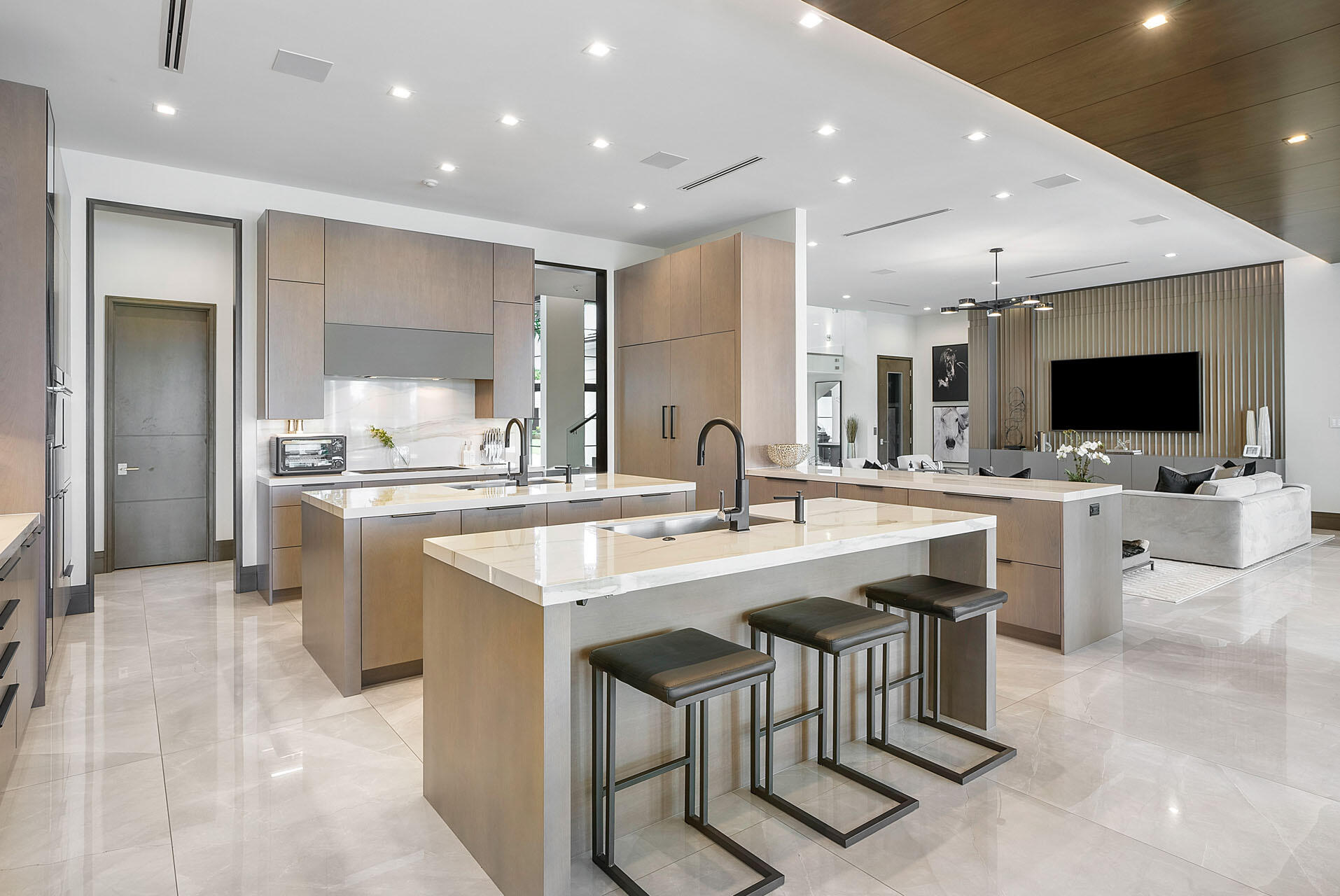 ROYAL PALM YACHT & COUNTRY CLUB - Residential