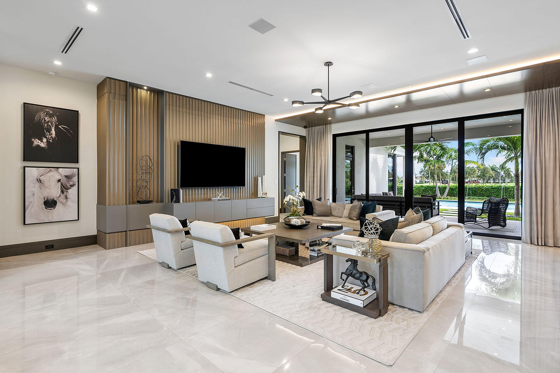 ROYAL PALM YACHT & COUNTRY CLUB - Residential