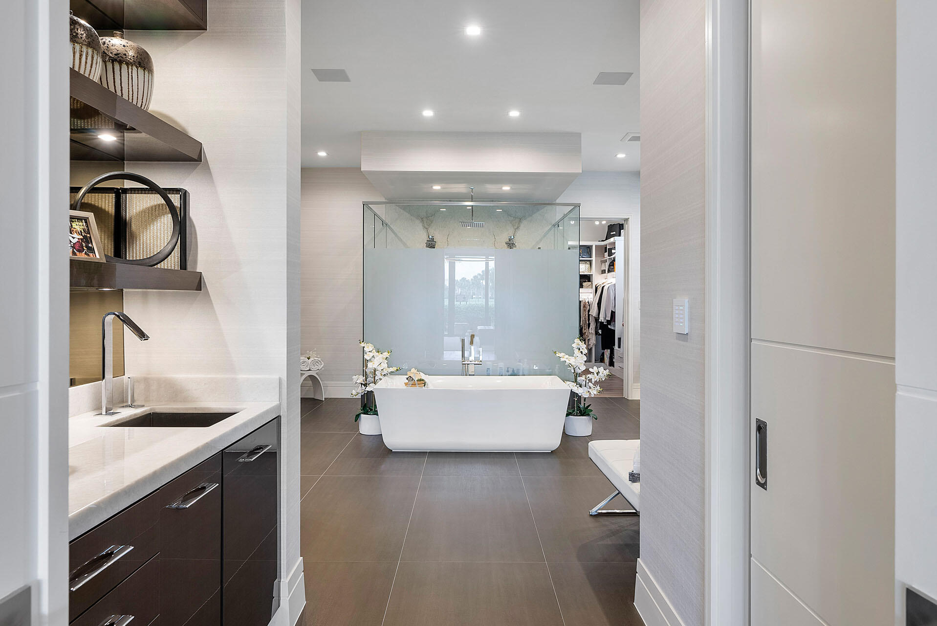 ROYAL PALM YACHT & COUNTRY CLUB - Residential