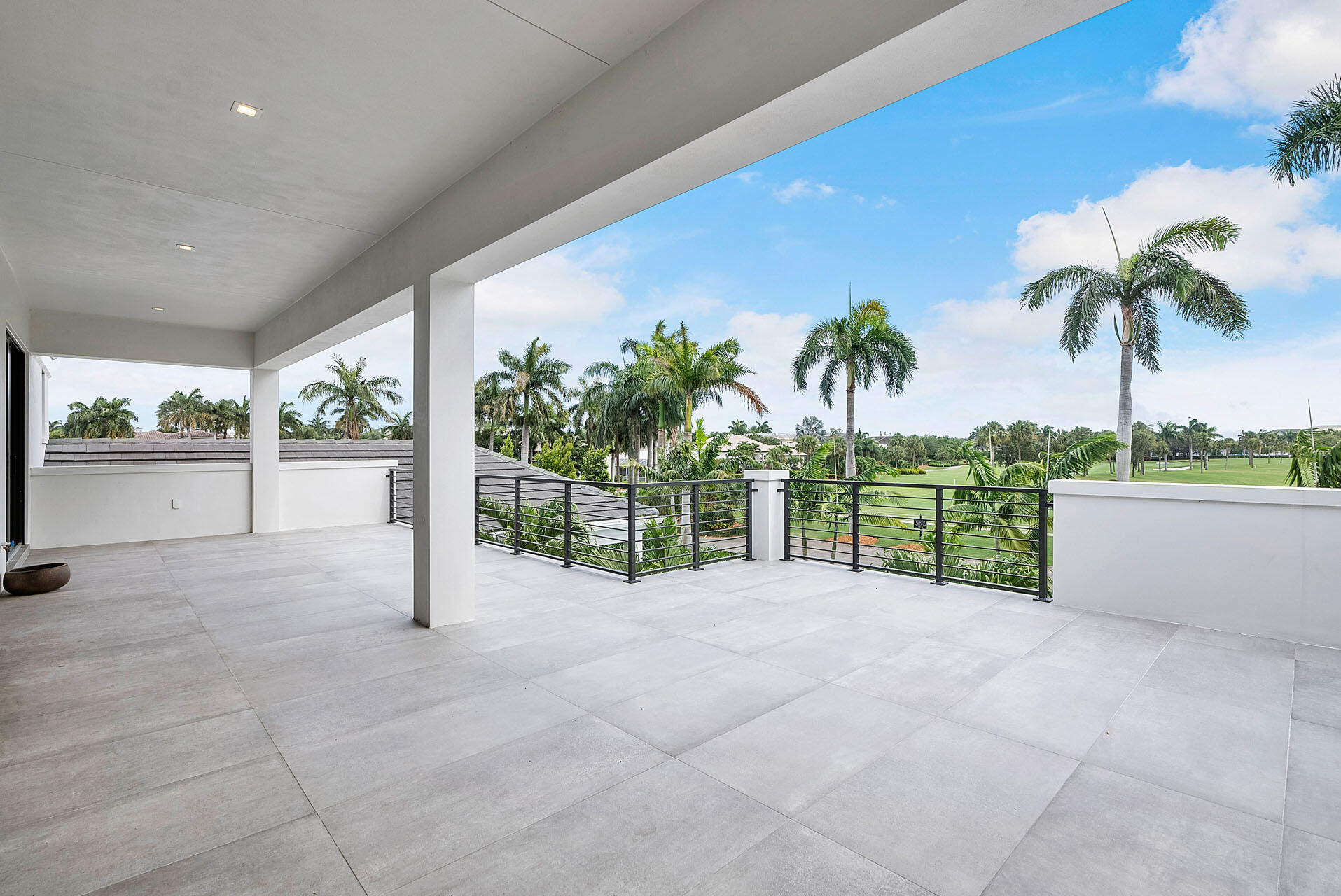 ROYAL PALM YACHT & COUNTRY CLUB - Residential