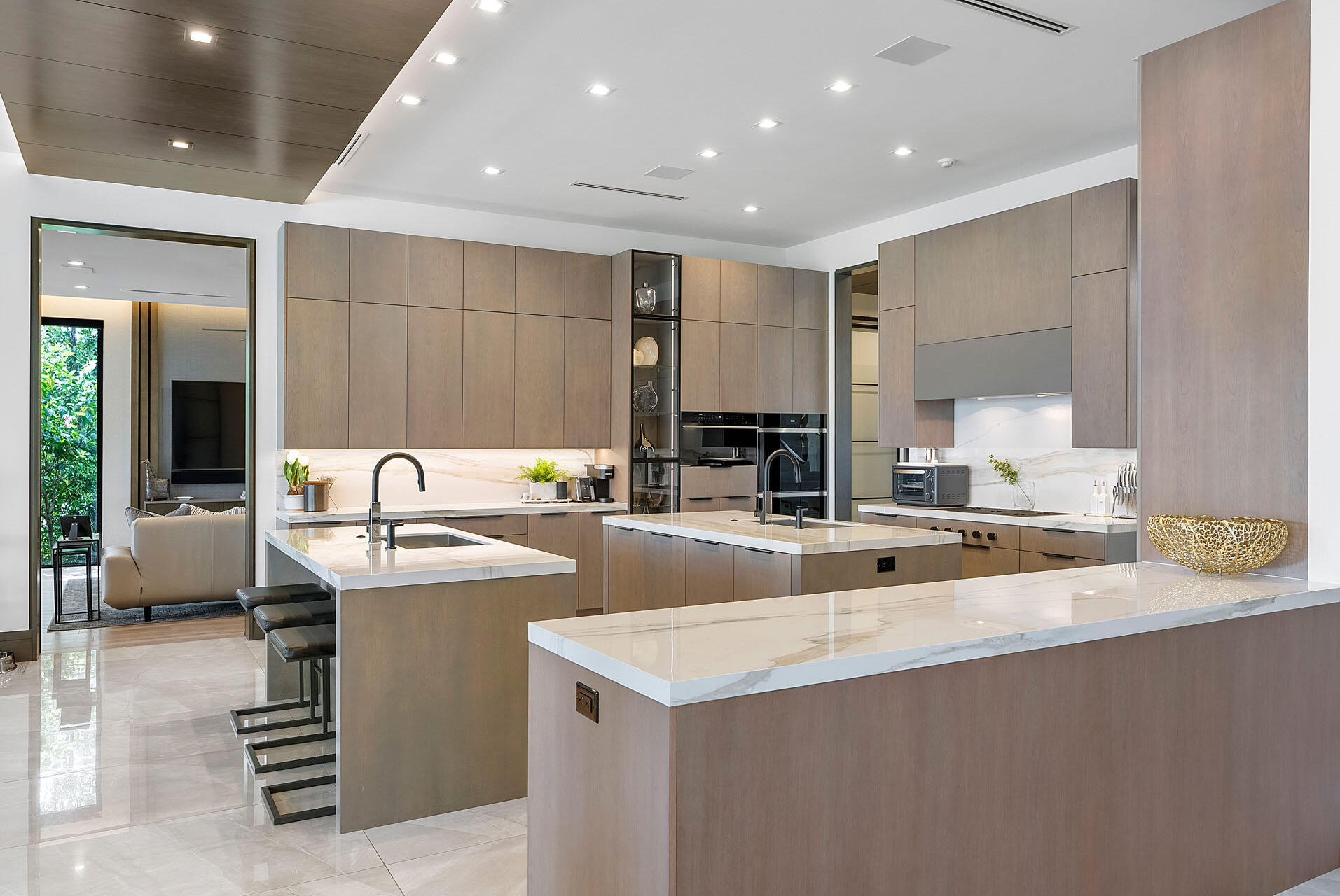 ROYAL PALM YACHT & COUNTRY CLUB - Residential