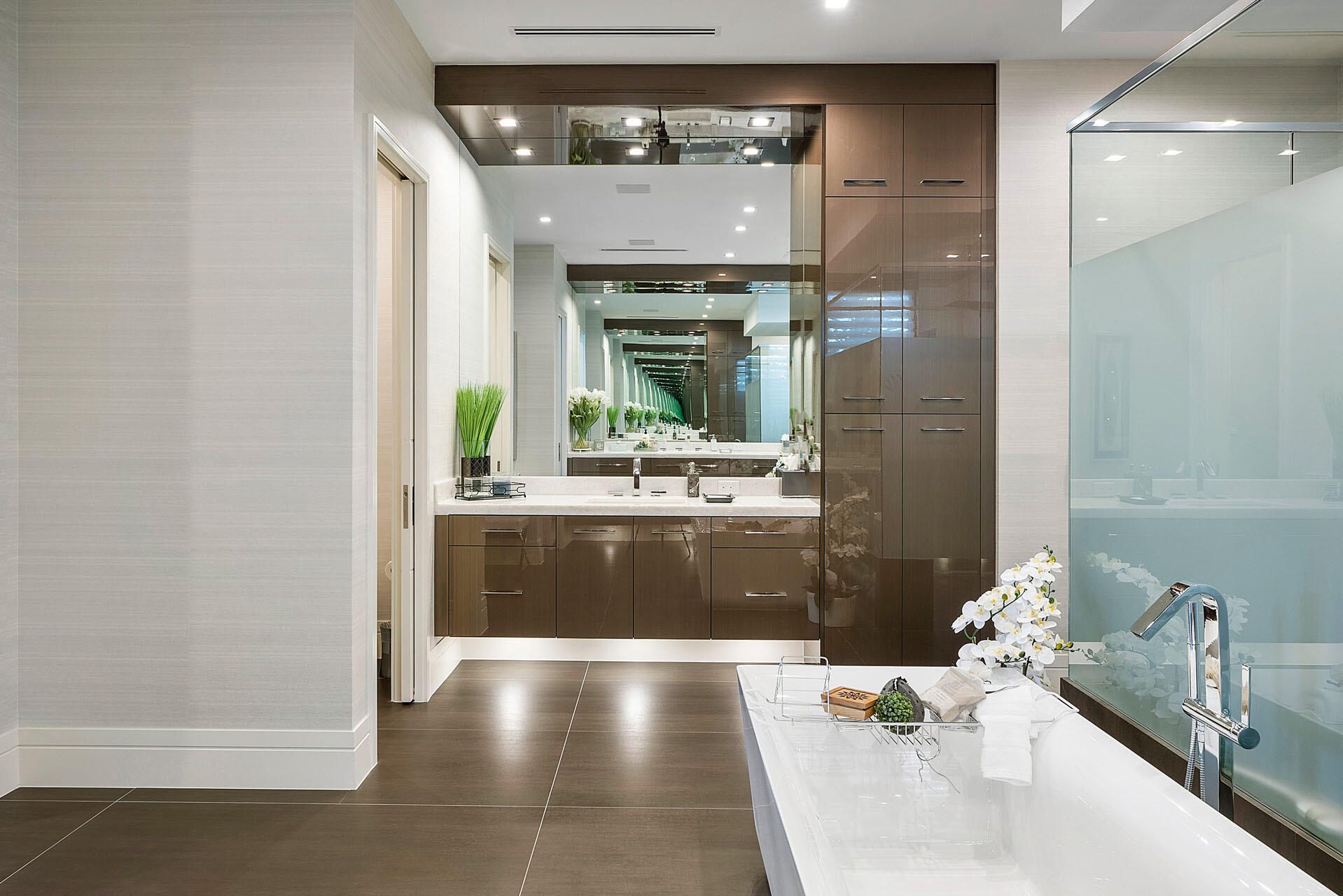 ROYAL PALM YACHT & COUNTRY CLUB - Residential