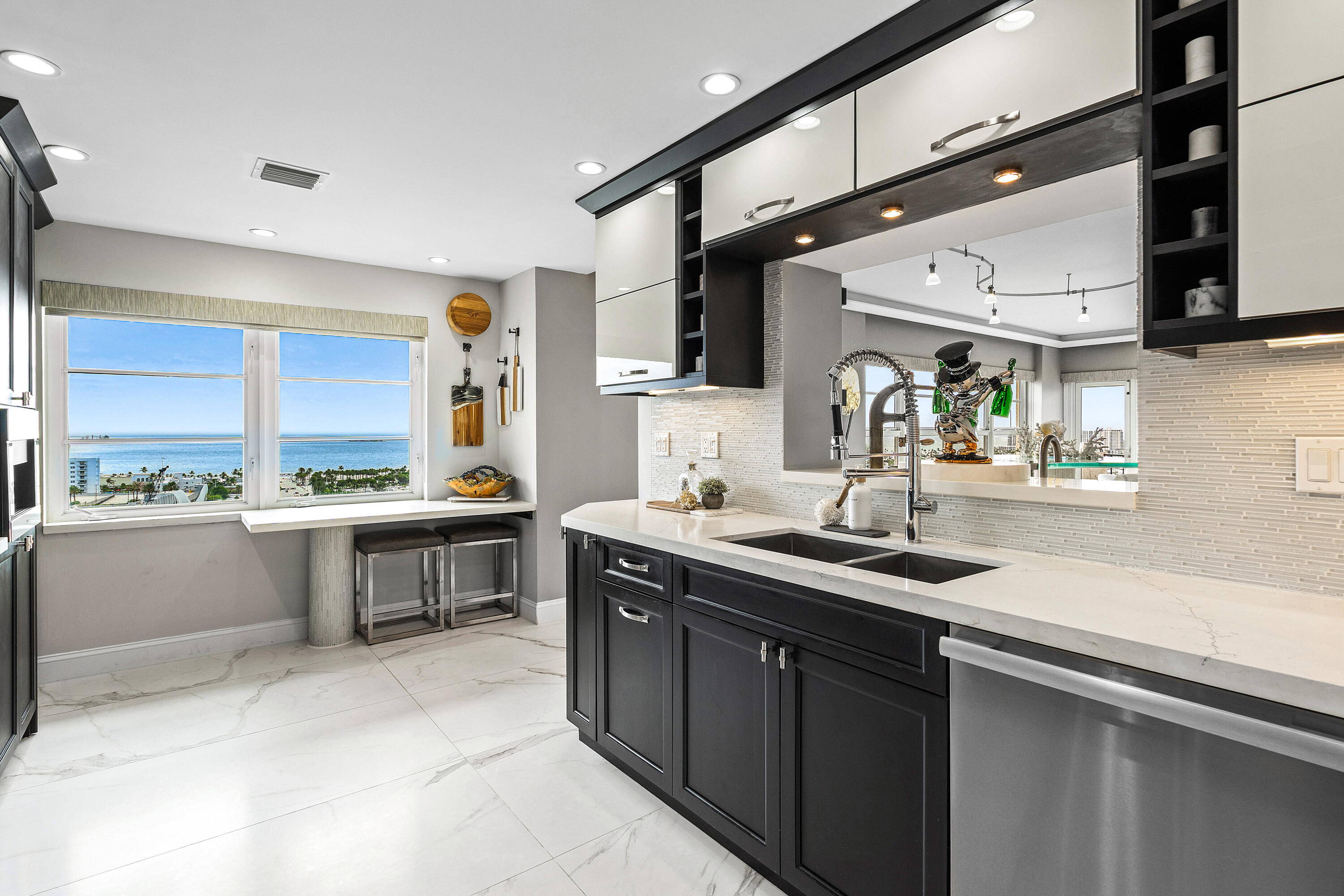 MARINE TOWER CONDO - Residential