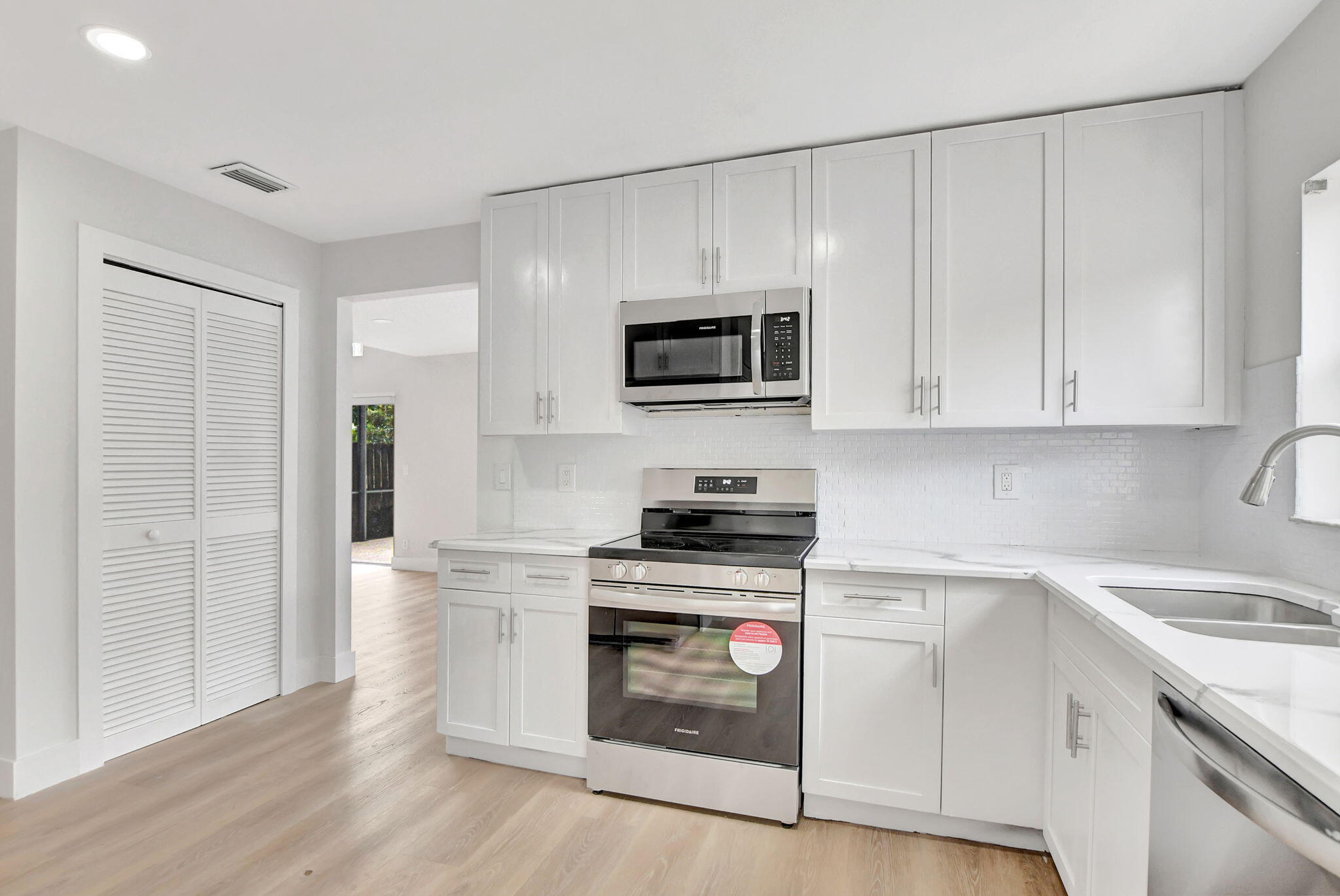BOCA CHASE TR 9 B - Residential Lease