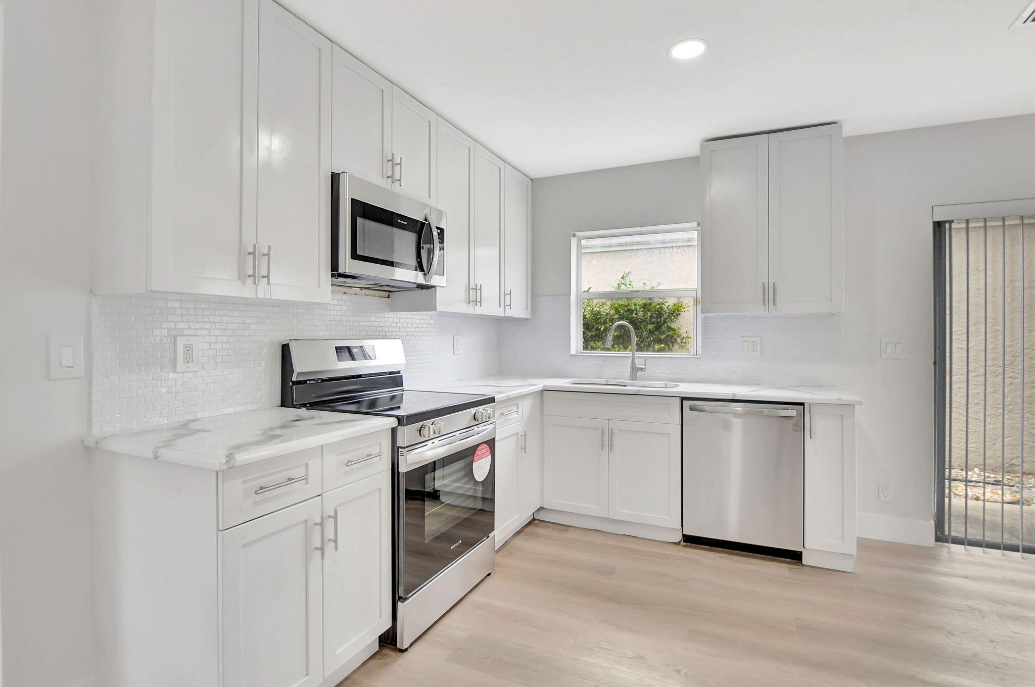 BOCA CHASE TR 9 B - Residential Lease