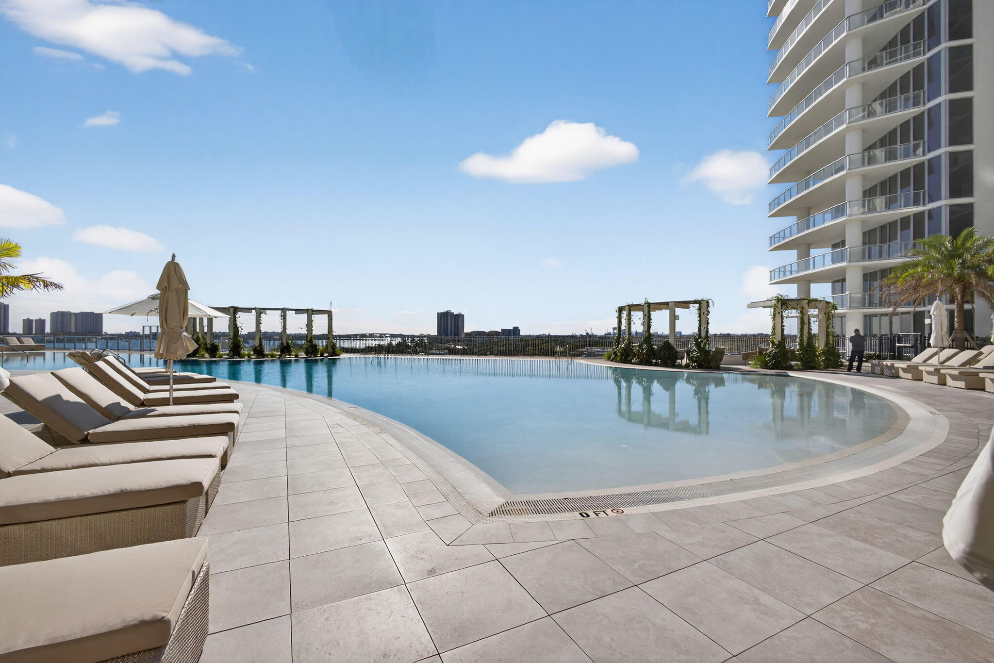 Nautilus 220 Condominium - Residential