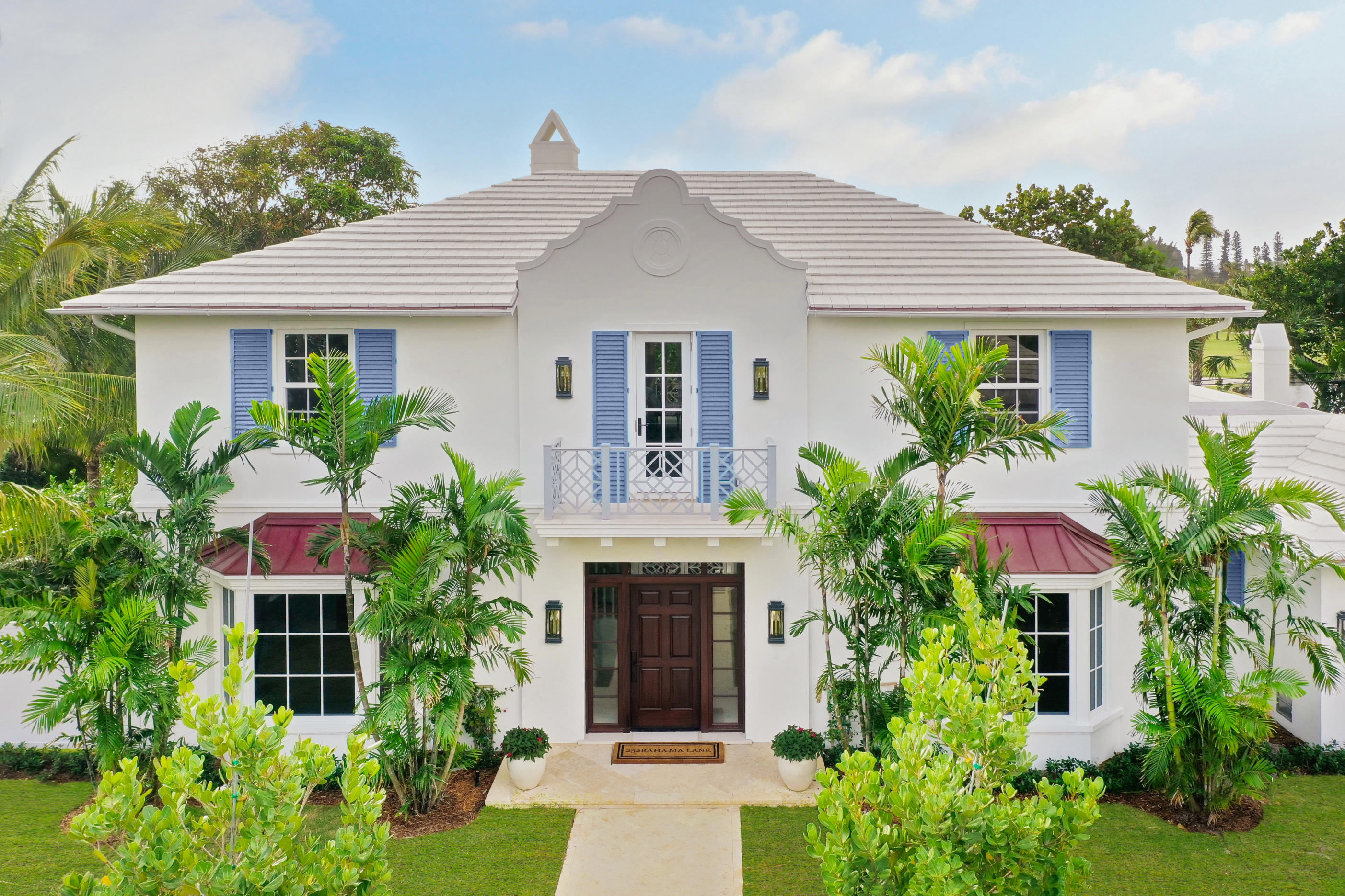 Gorgeous views of the golf course from both stories of this newly built home. Custom lighting, floors and moldings with gracious entertaining spaces inside and out. Elegant and private - the perfect retreat on the North End.