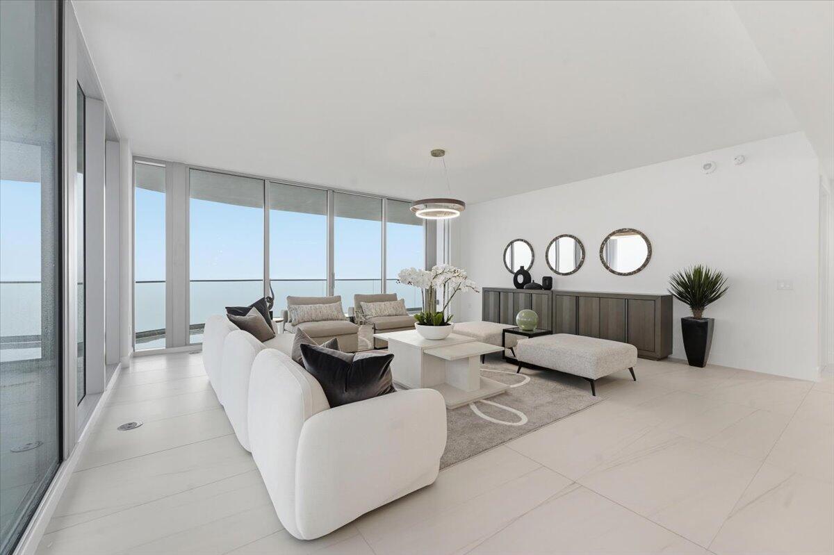 LAUDER DEL MAR - Residential