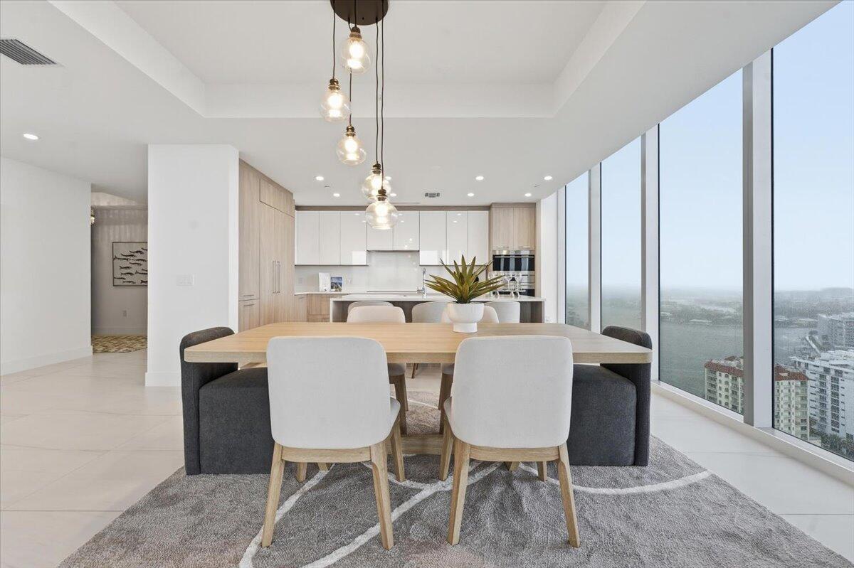 LAUDER DEL MAR - Residential