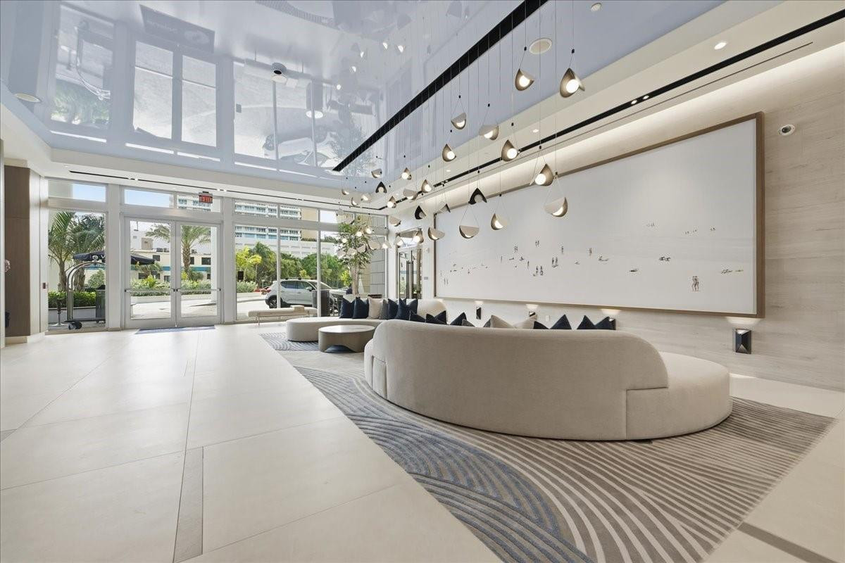 LAUDER DEL MAR - Residential