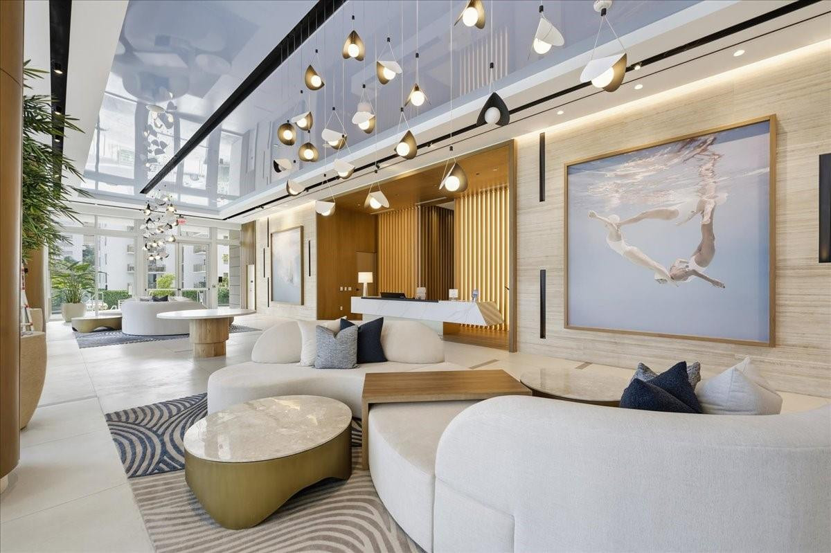 LAUDER DEL MAR - Residential