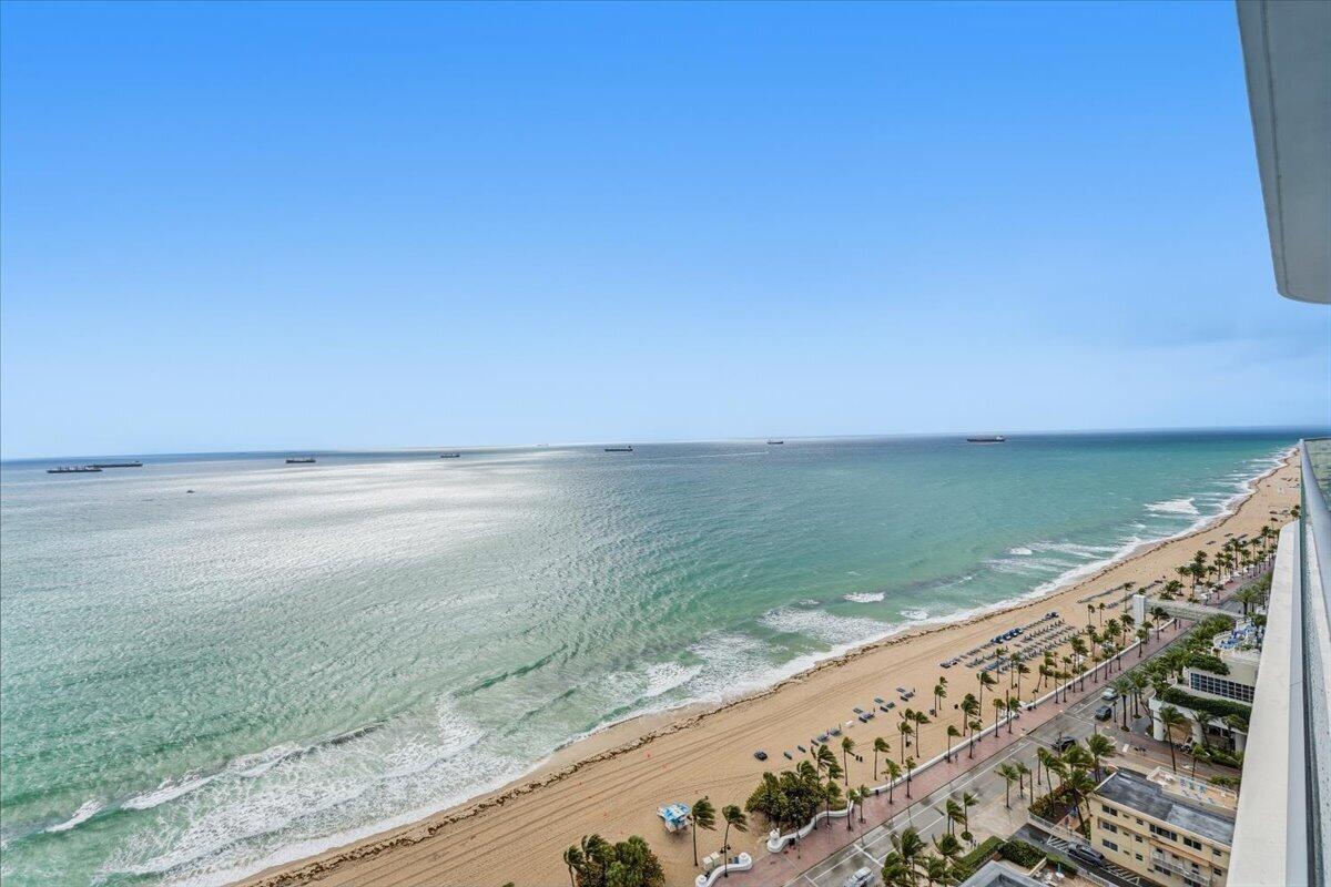 LAUDER DEL MAR - Residential