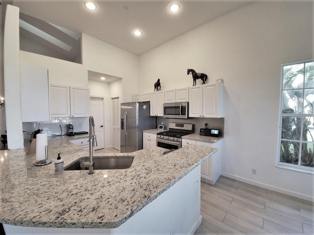 PGA RESORT COMMUNITY OF MONTEREY POINTE - Residential Lease