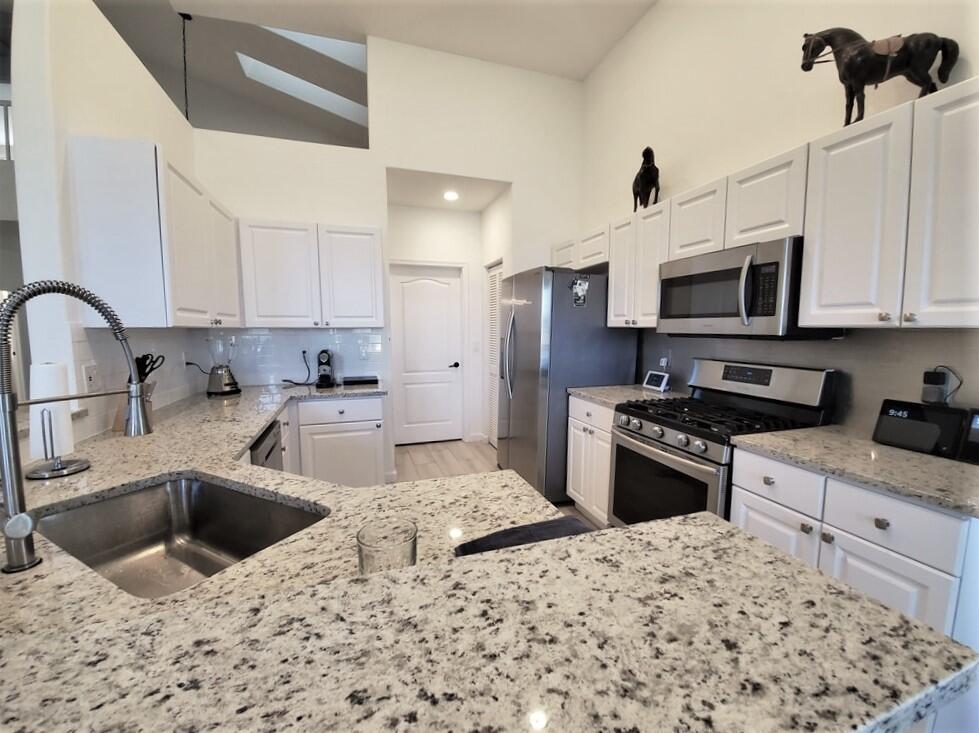 PGA RESORT COMMUNITY OF MONTEREY POINTE - Residential Lease