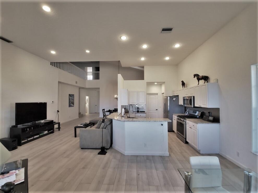 PGA RESORT COMMUNITY OF MONTEREY POINTE - Residential Lease