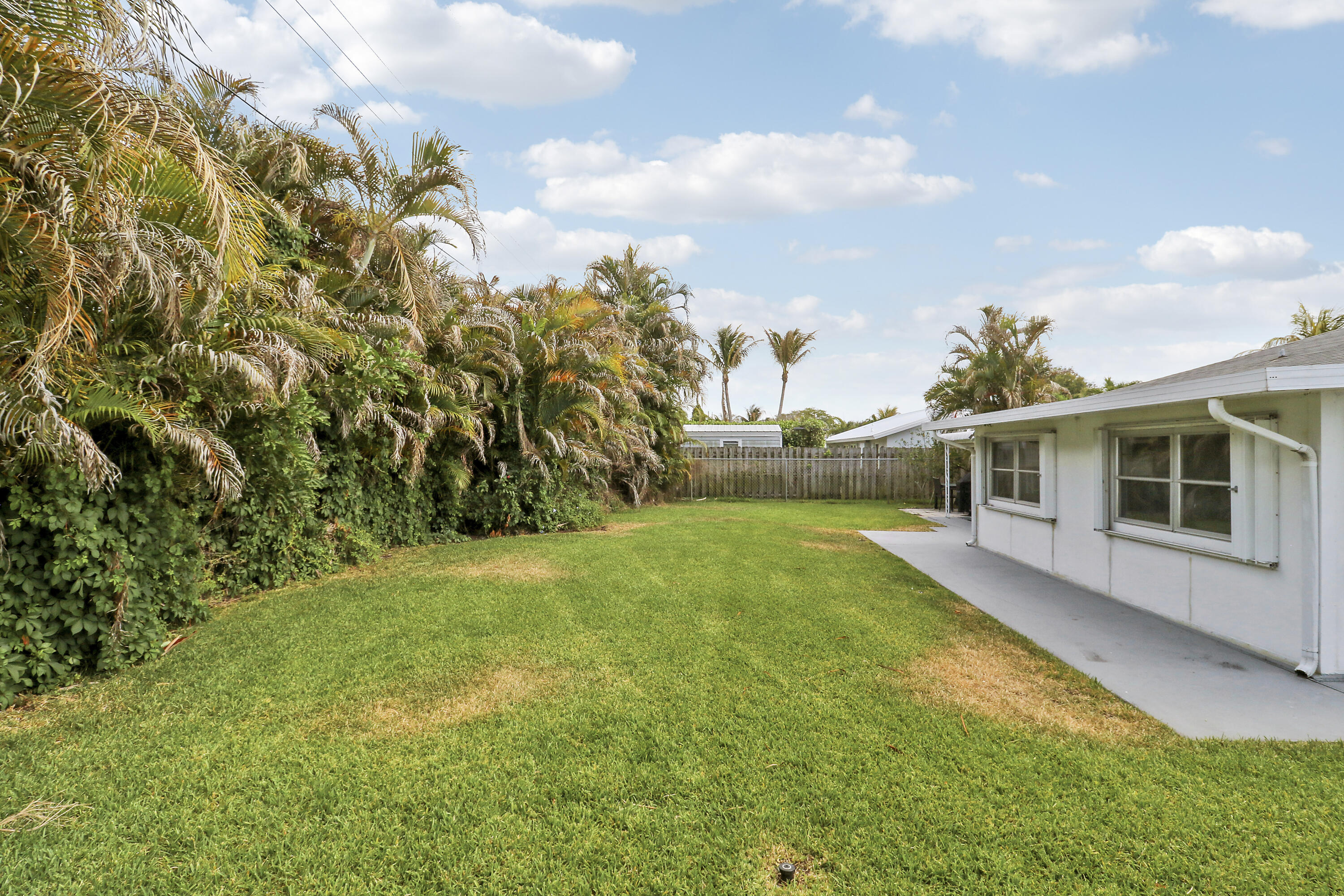 RIVERSIDE DRIVE PARK SEC A - Residential Lease
